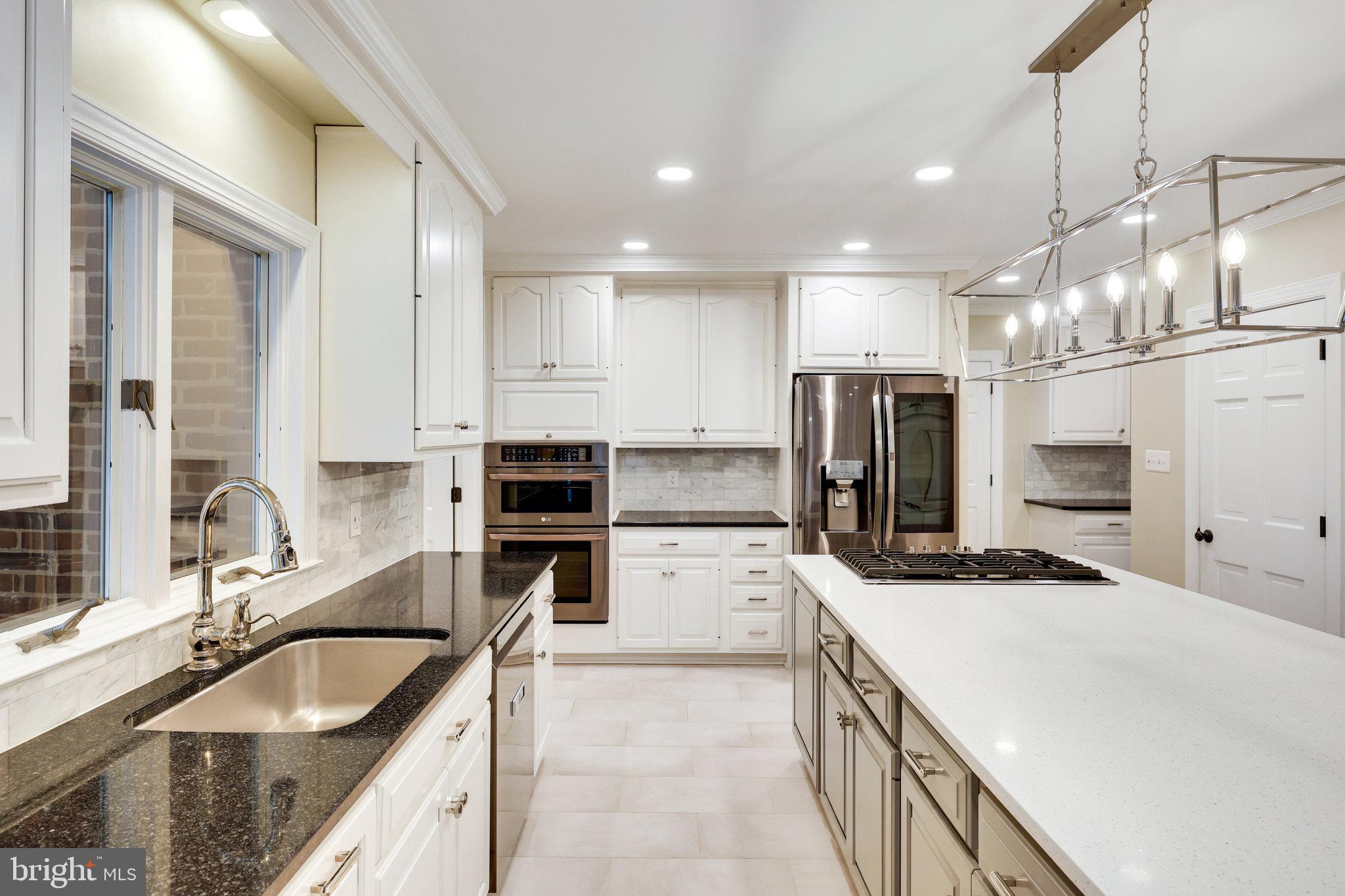 9425 LAKESIDE DRIVE