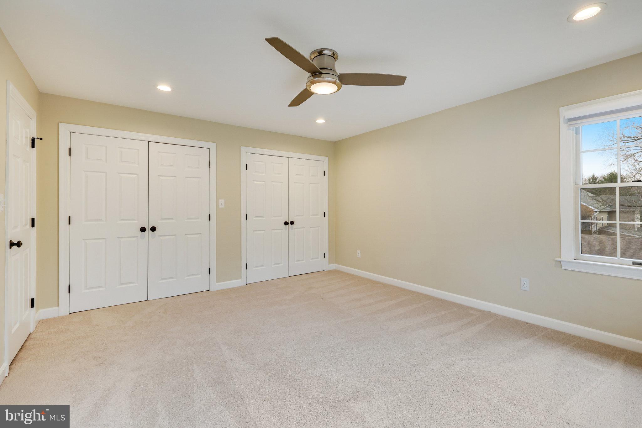9425 LAKESIDE DRIVE