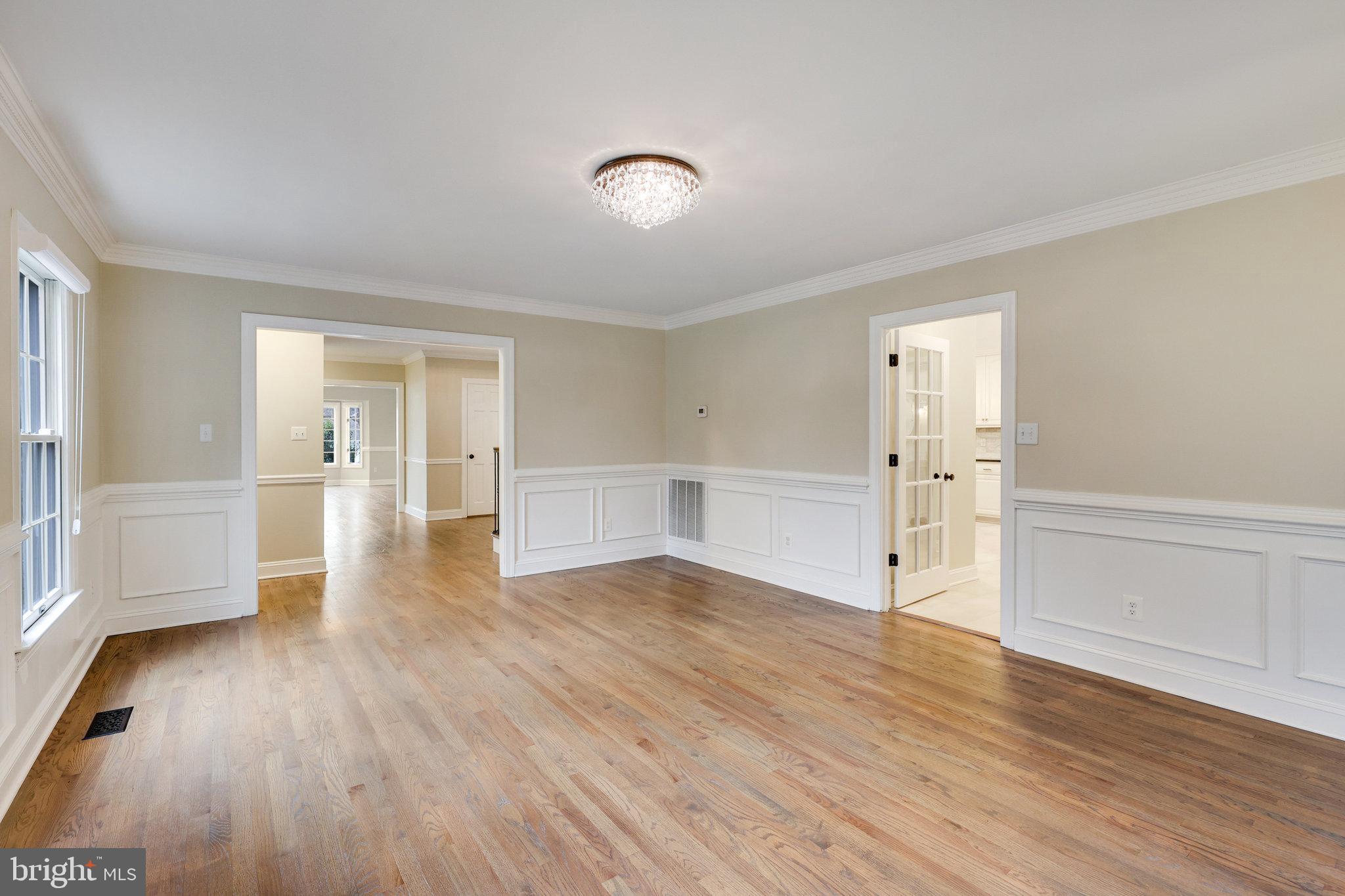 9425 LAKESIDE DRIVE