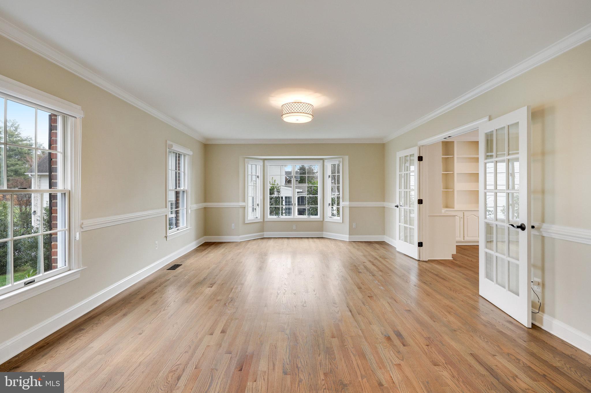 9425 LAKESIDE DRIVE
