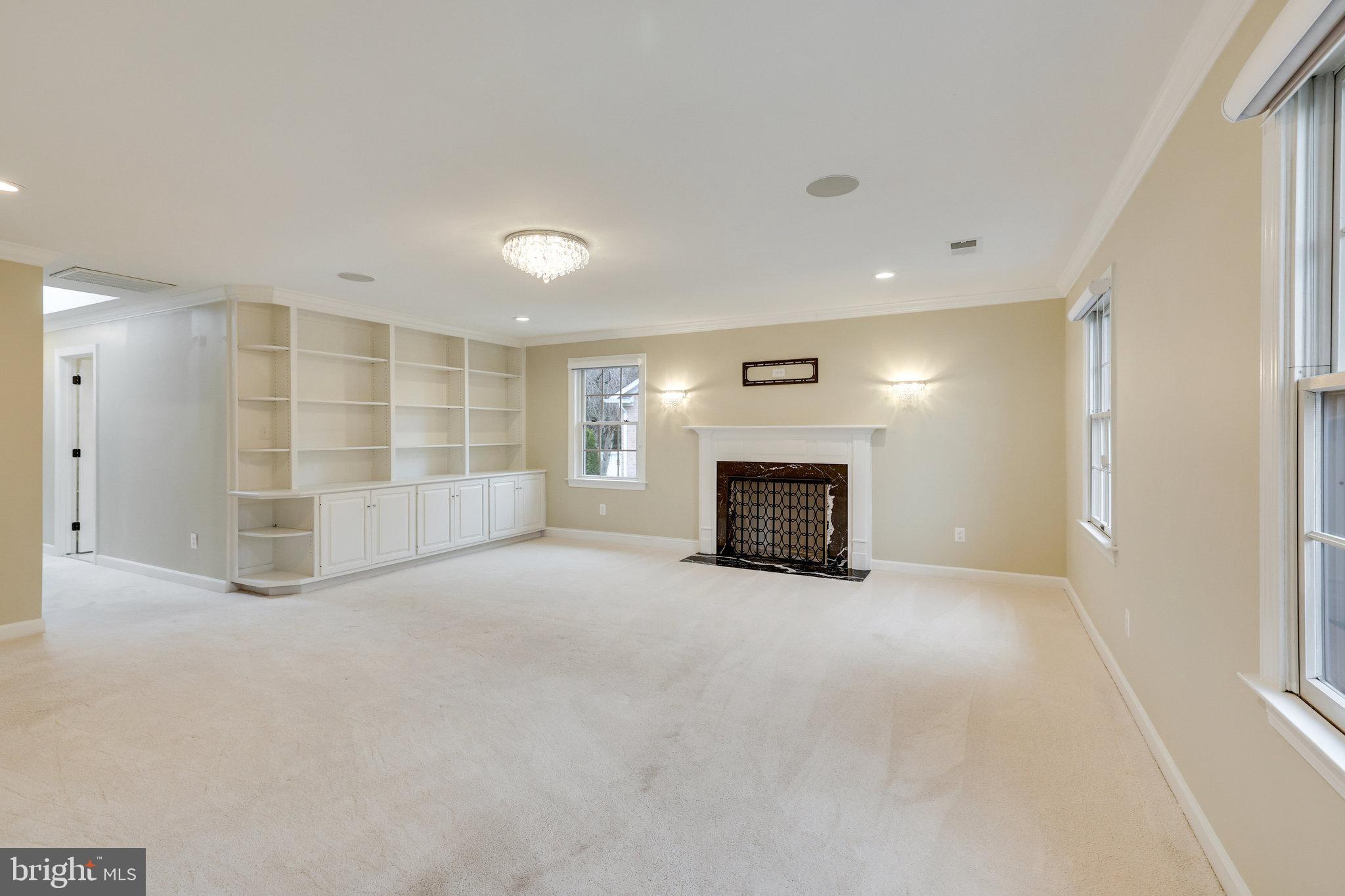 9425 LAKESIDE DRIVE