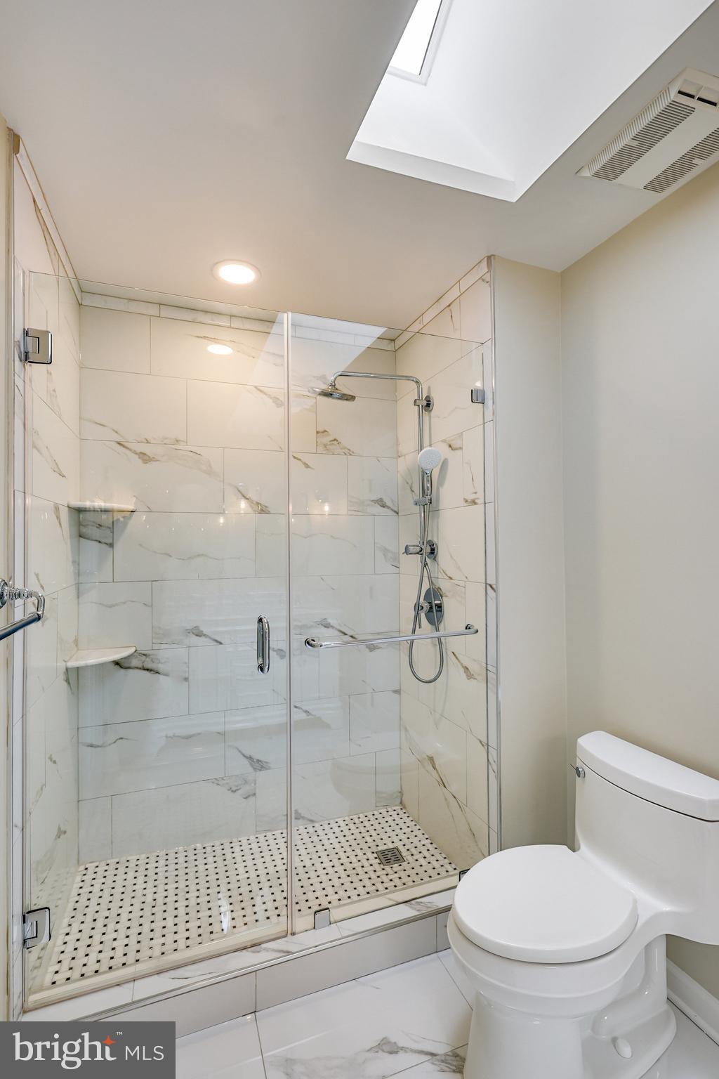 9425 LAKESIDE DRIVE