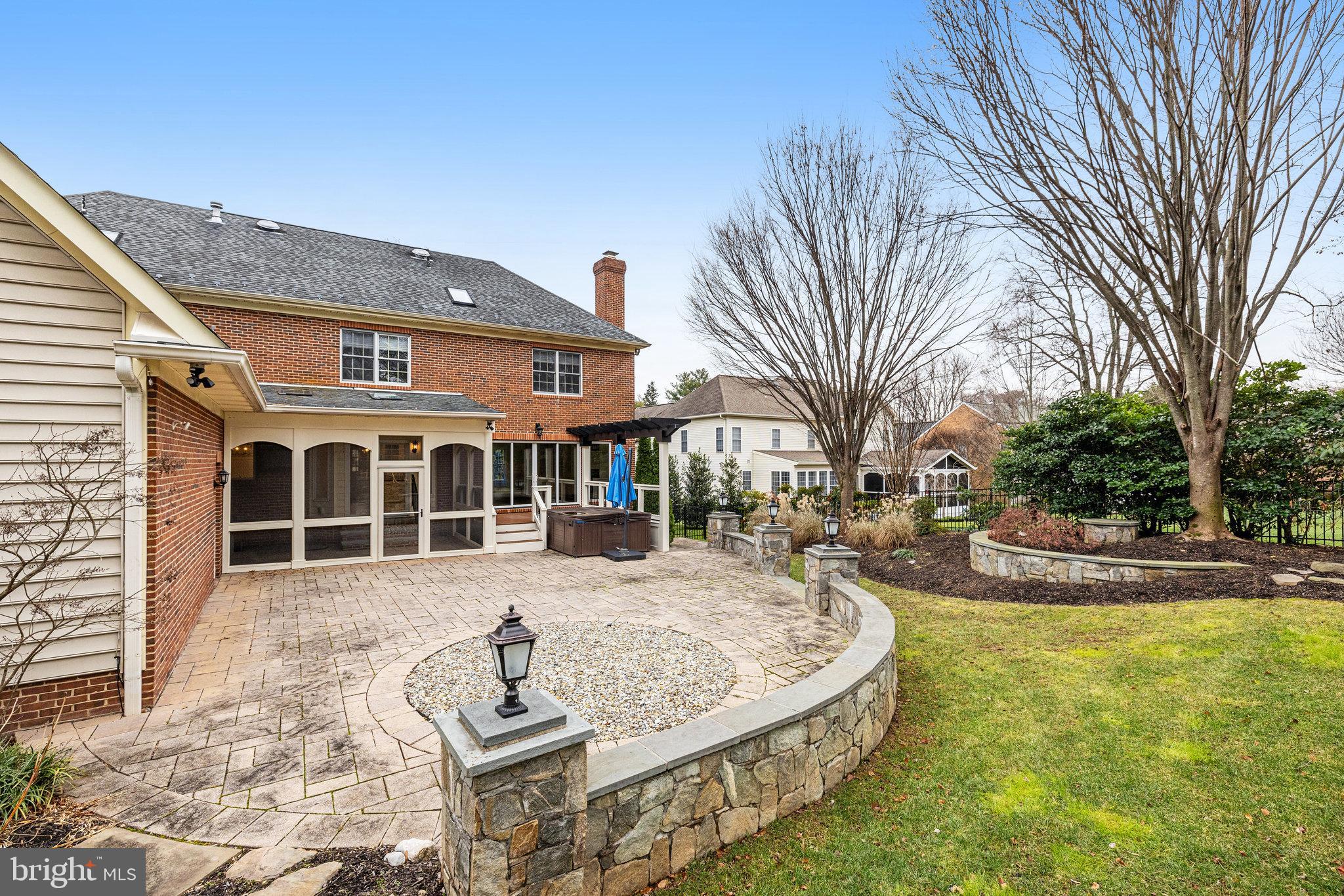 9425 LAKESIDE DRIVE