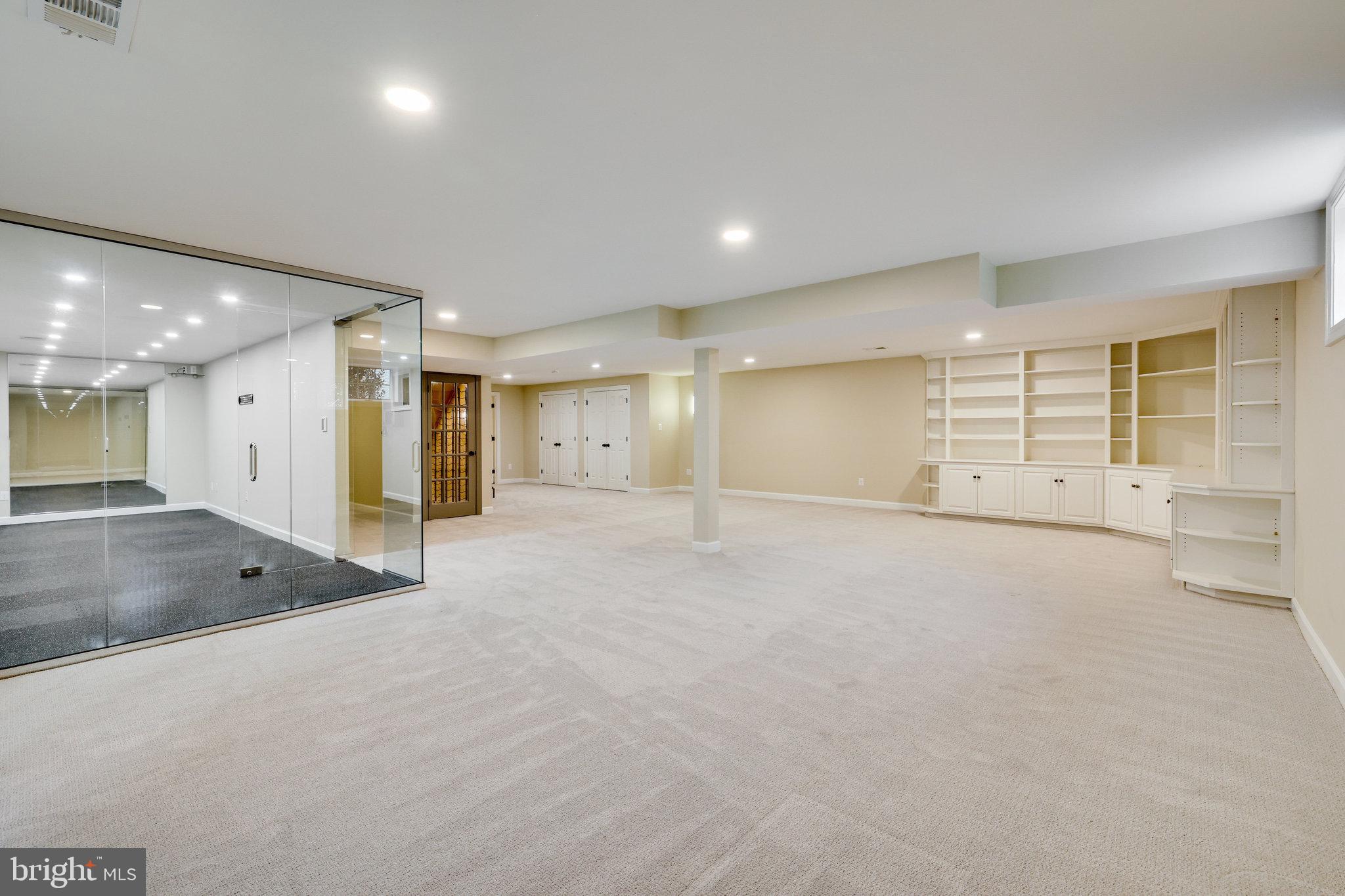 9425 LAKESIDE DRIVE