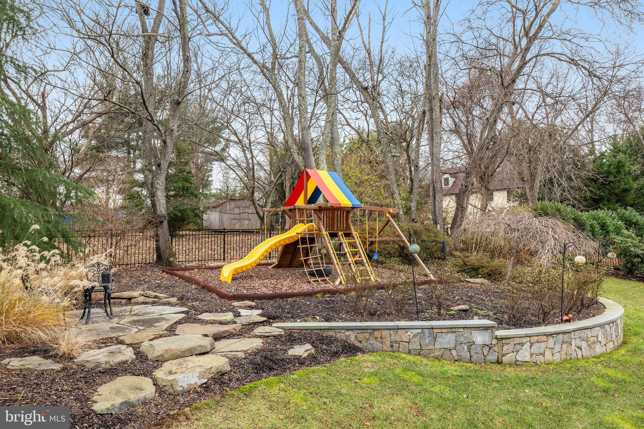 9425 LAKESIDE DRIVE