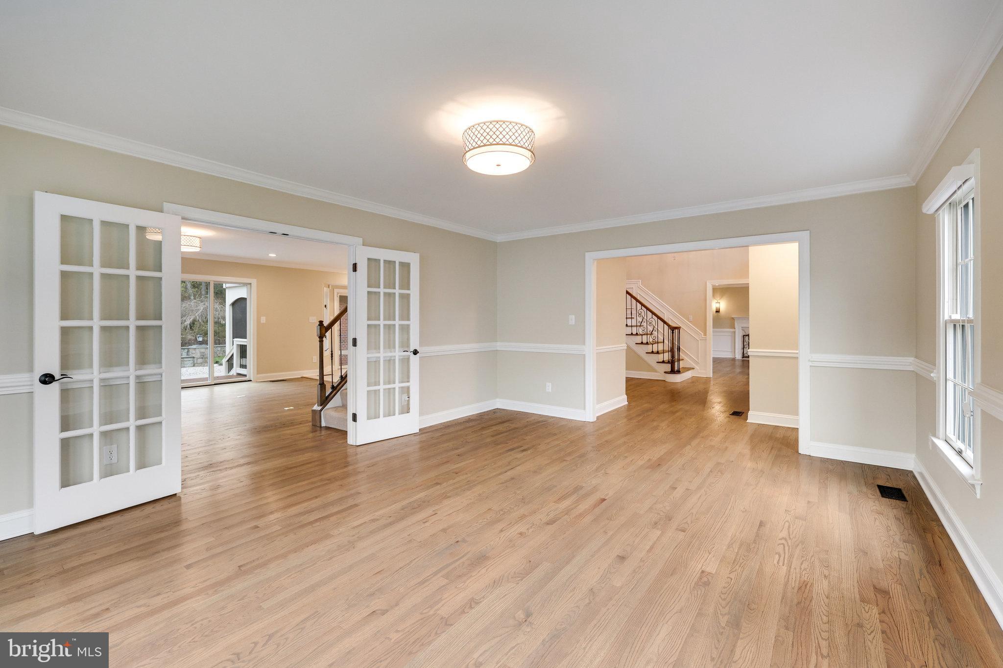 9425 LAKESIDE DRIVE