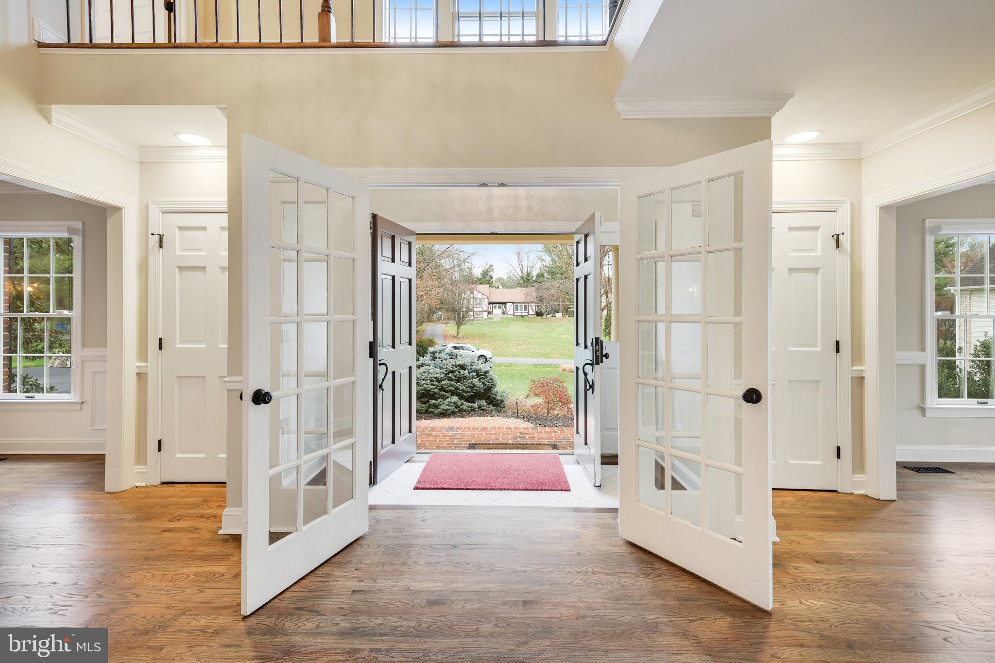 9425 LAKESIDE DRIVE