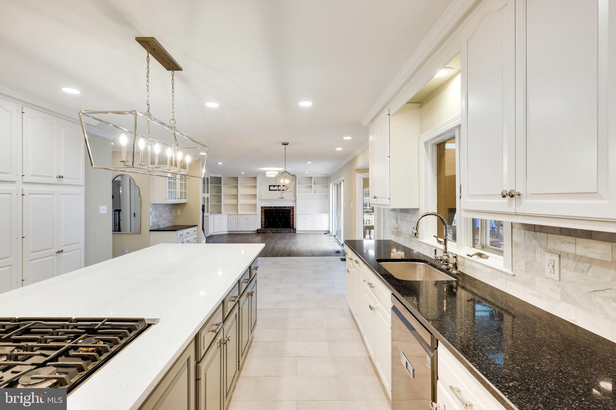 9425 LAKESIDE DRIVE