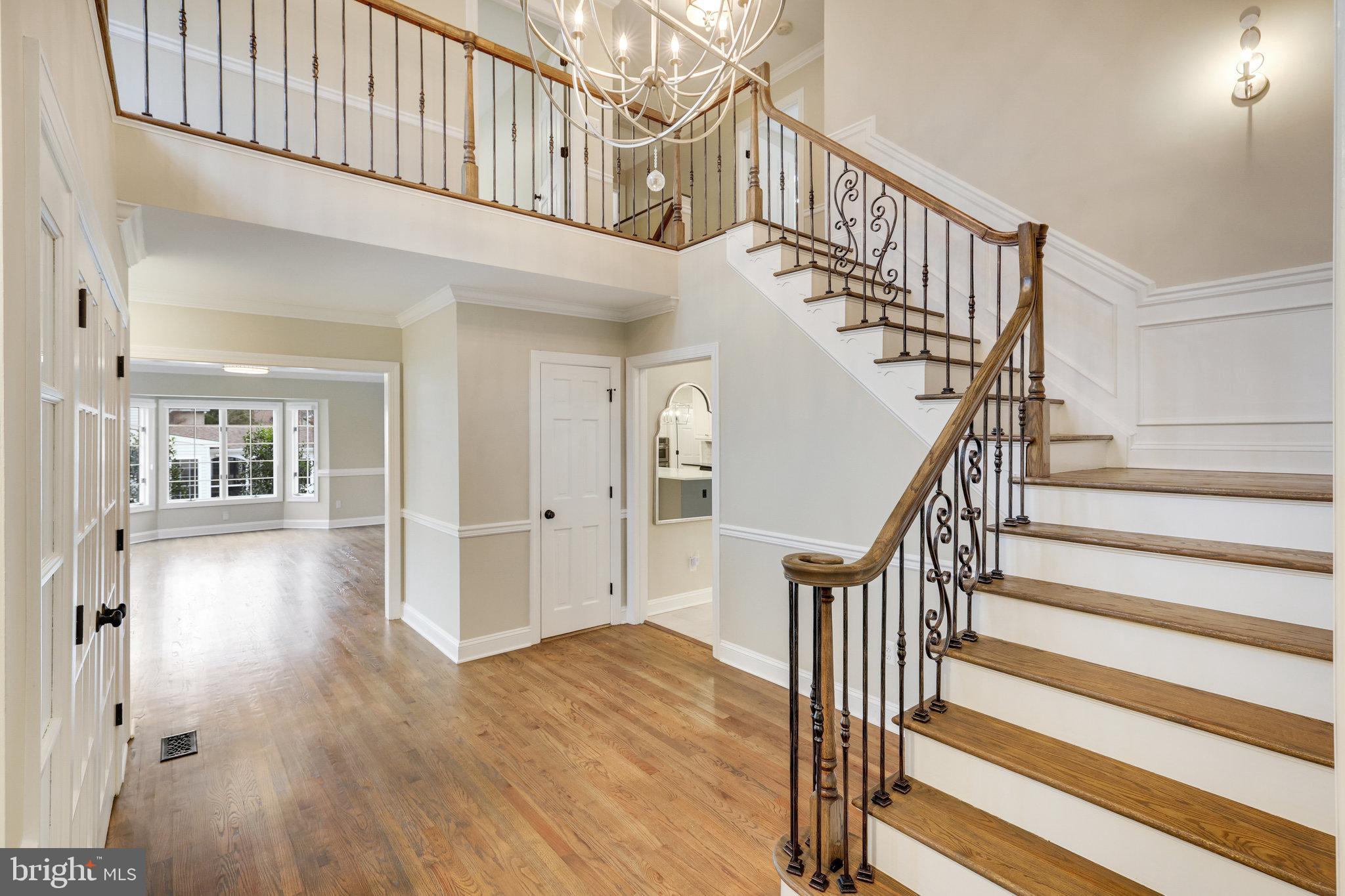 9425 LAKESIDE DRIVE