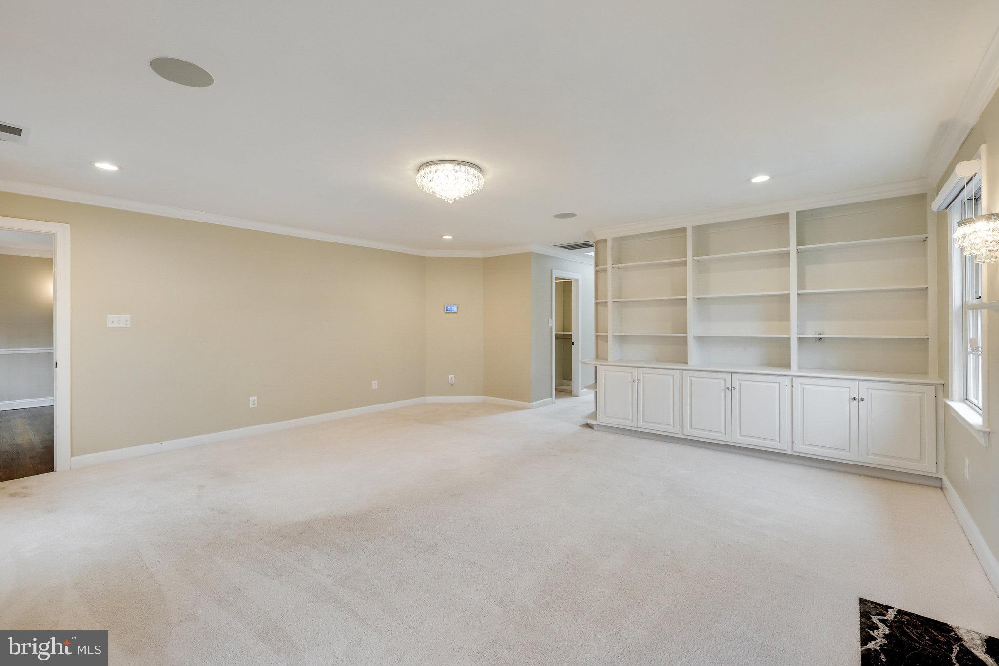 9425 LAKESIDE DRIVE