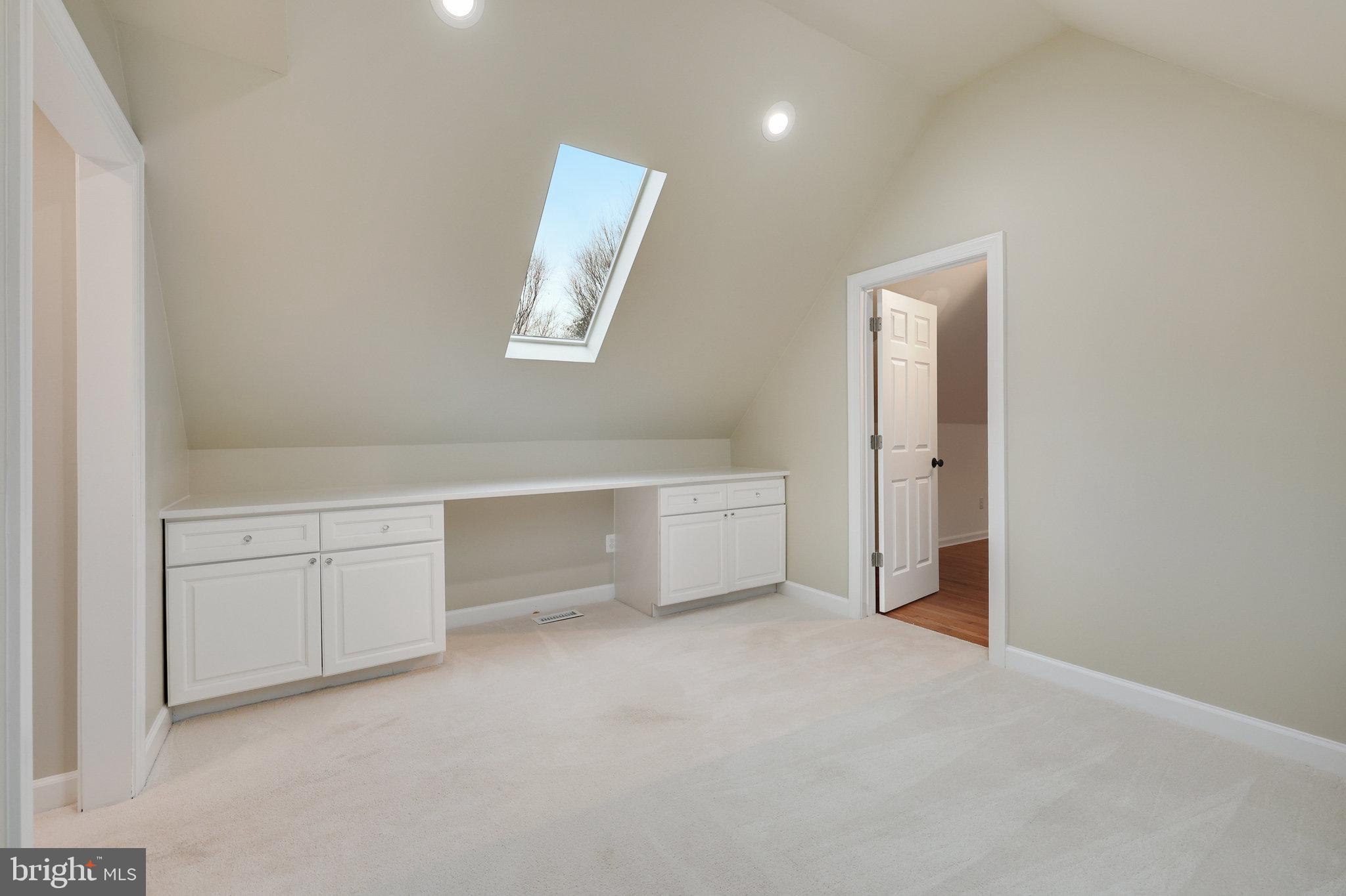 9425 LAKESIDE DRIVE