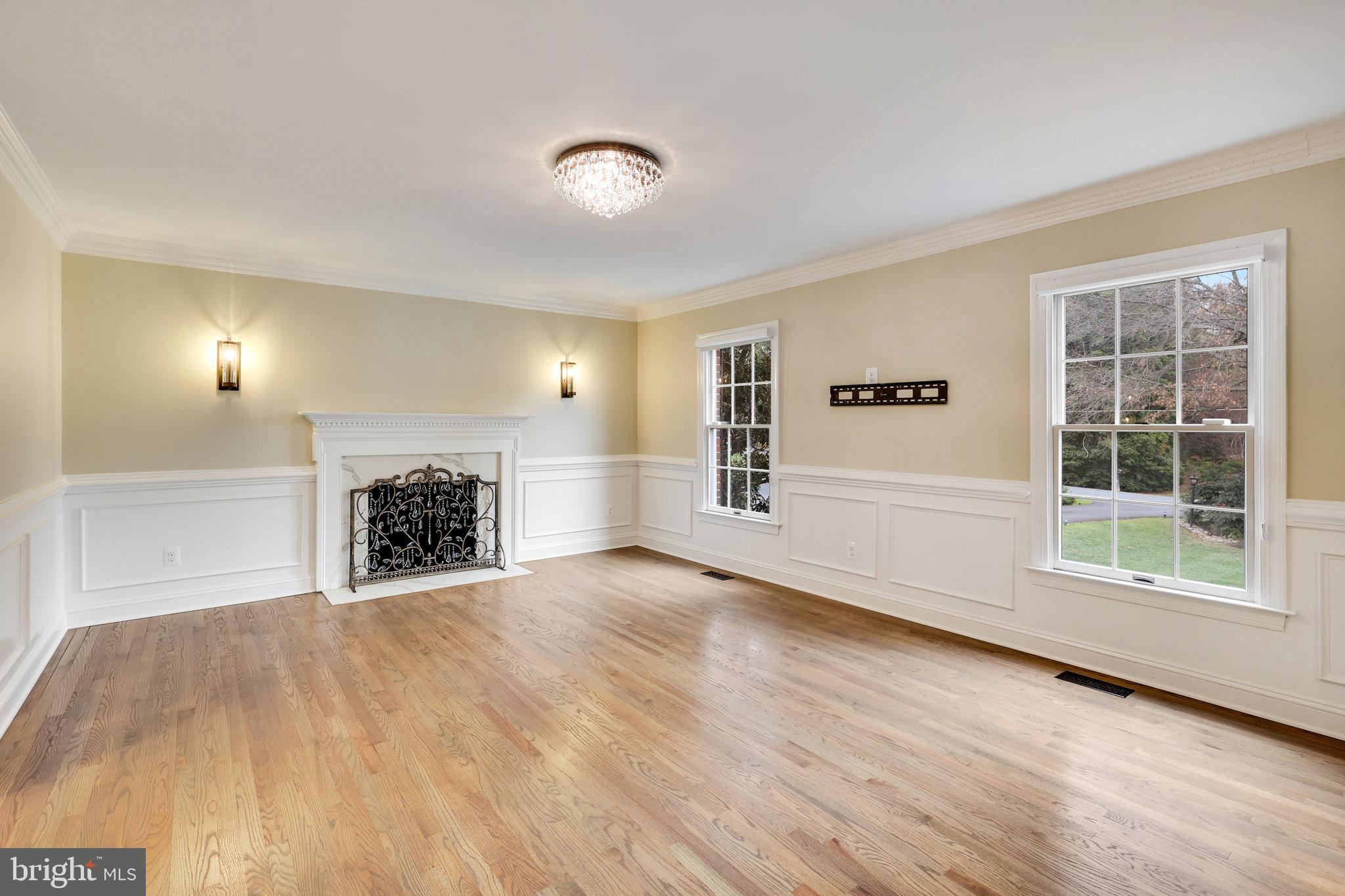 9425 LAKESIDE DRIVE