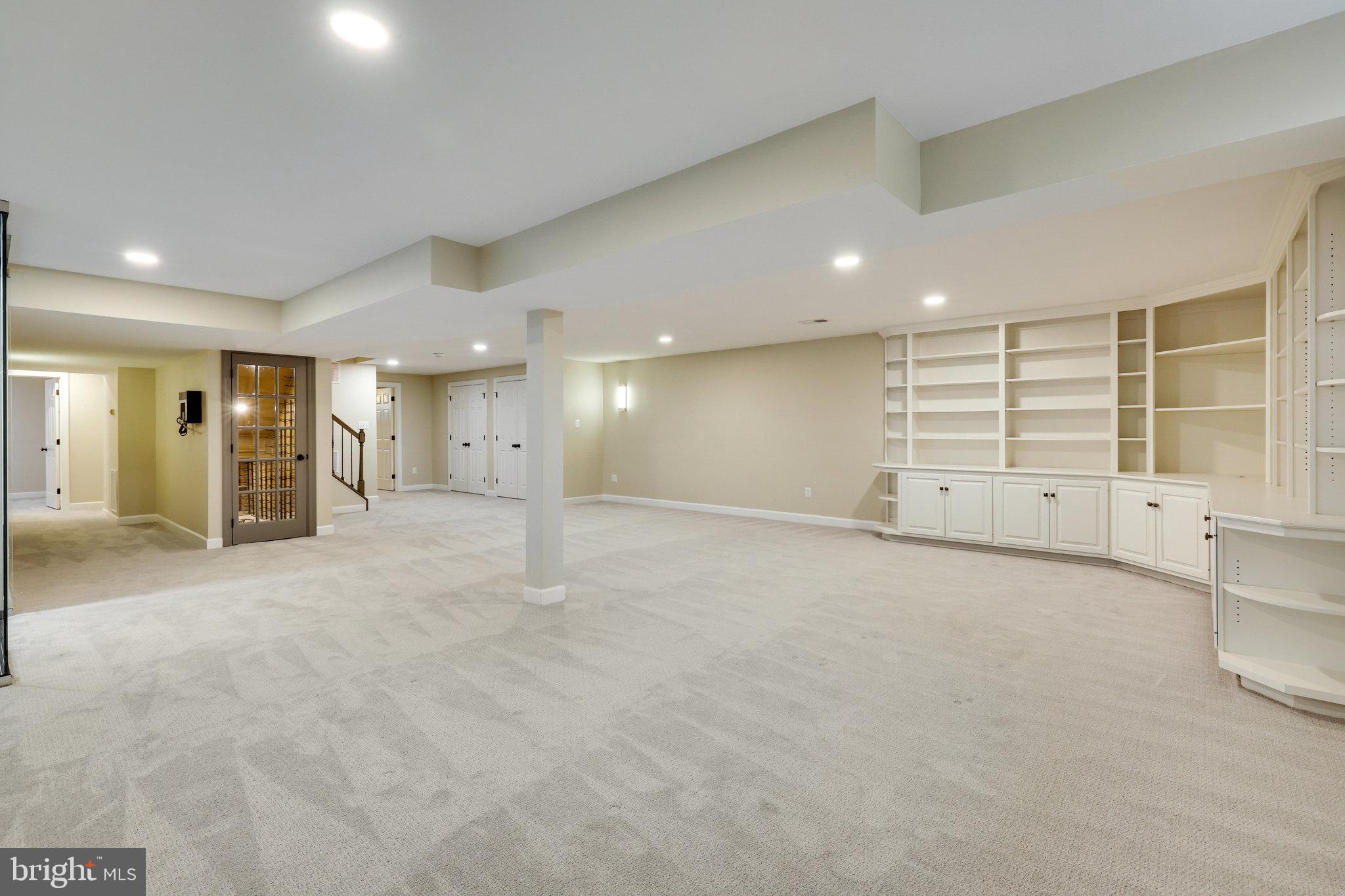 9425 LAKESIDE DRIVE