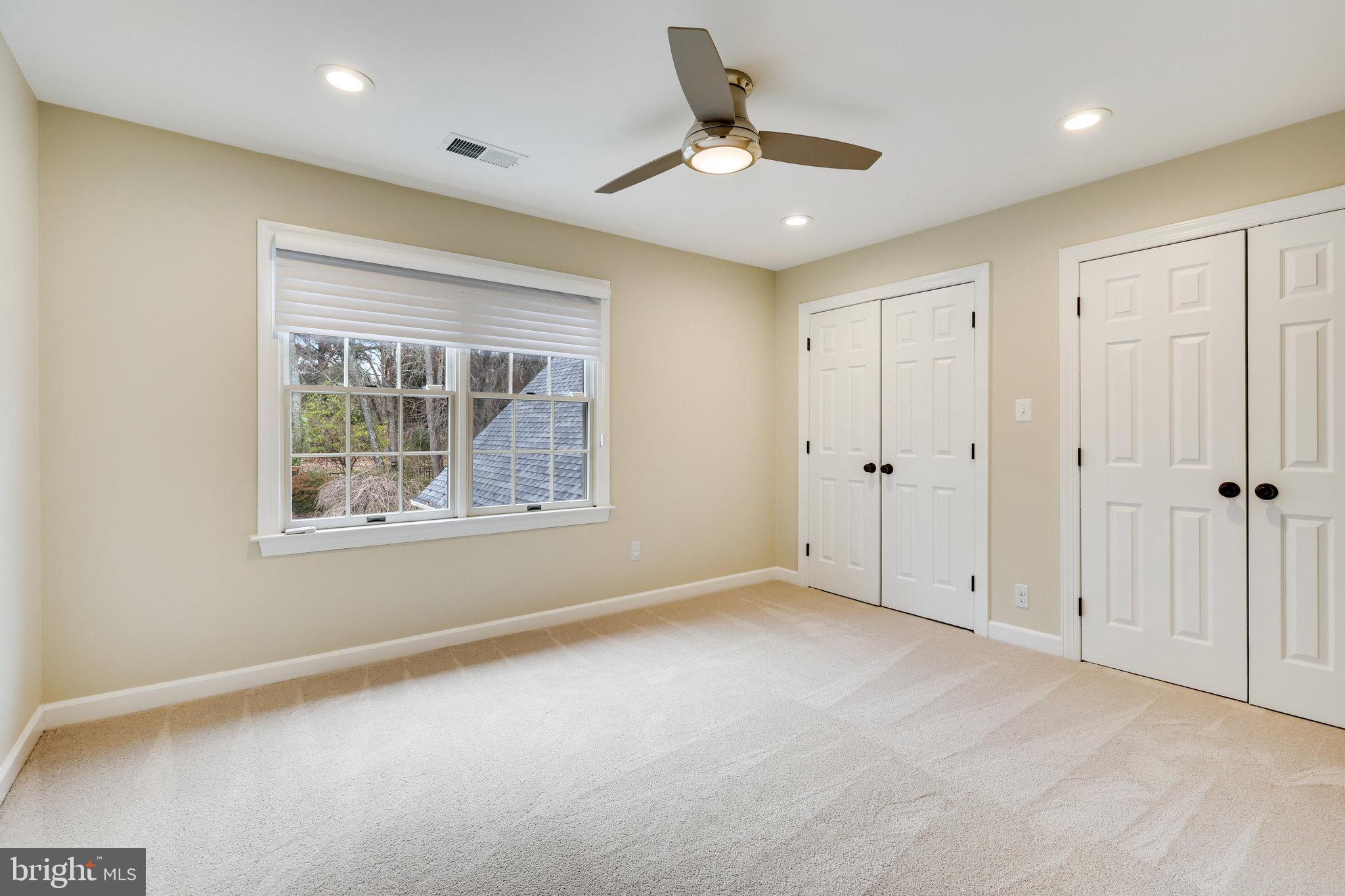 9425 LAKESIDE DRIVE