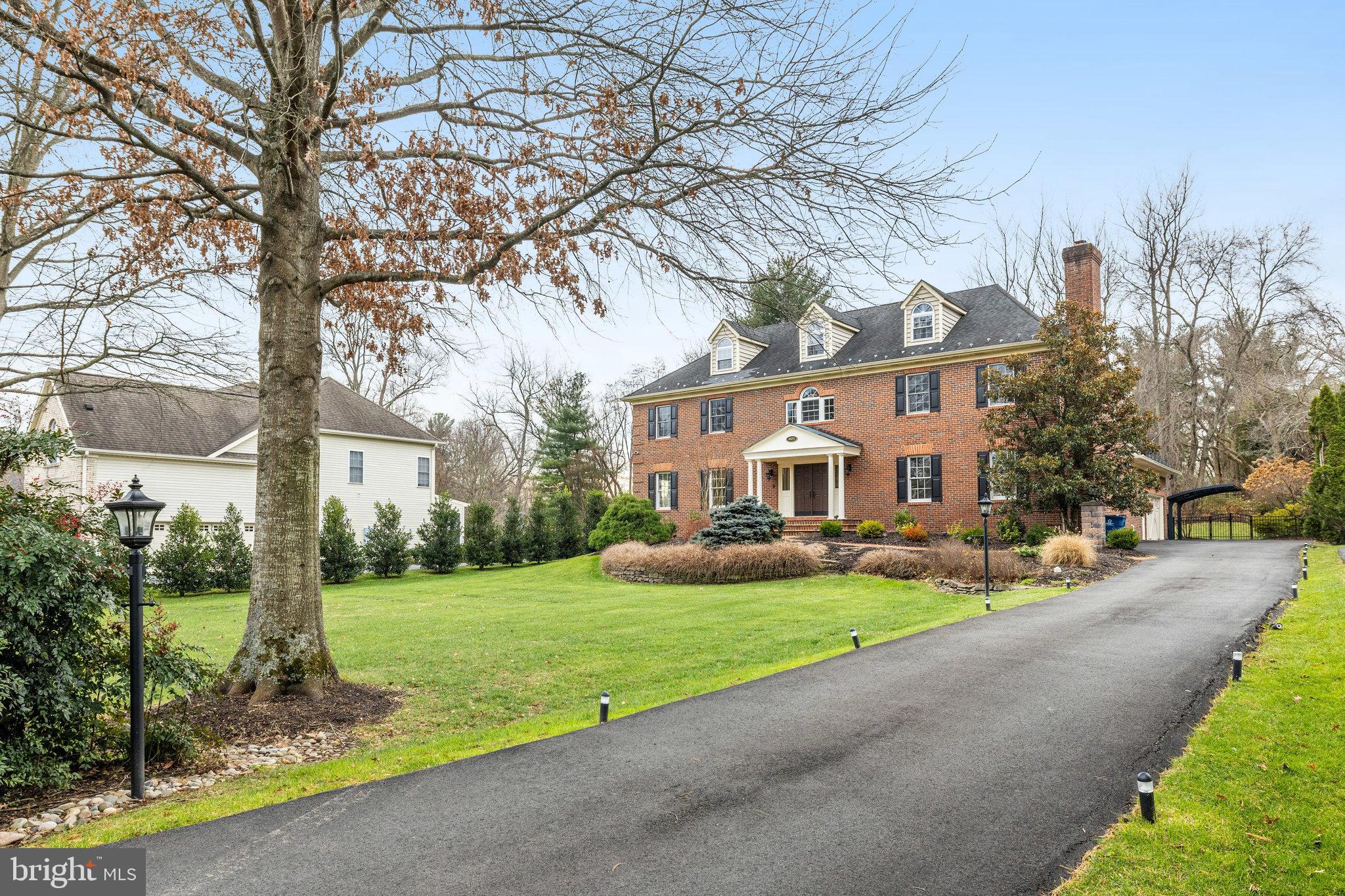 9425 LAKESIDE DRIVE