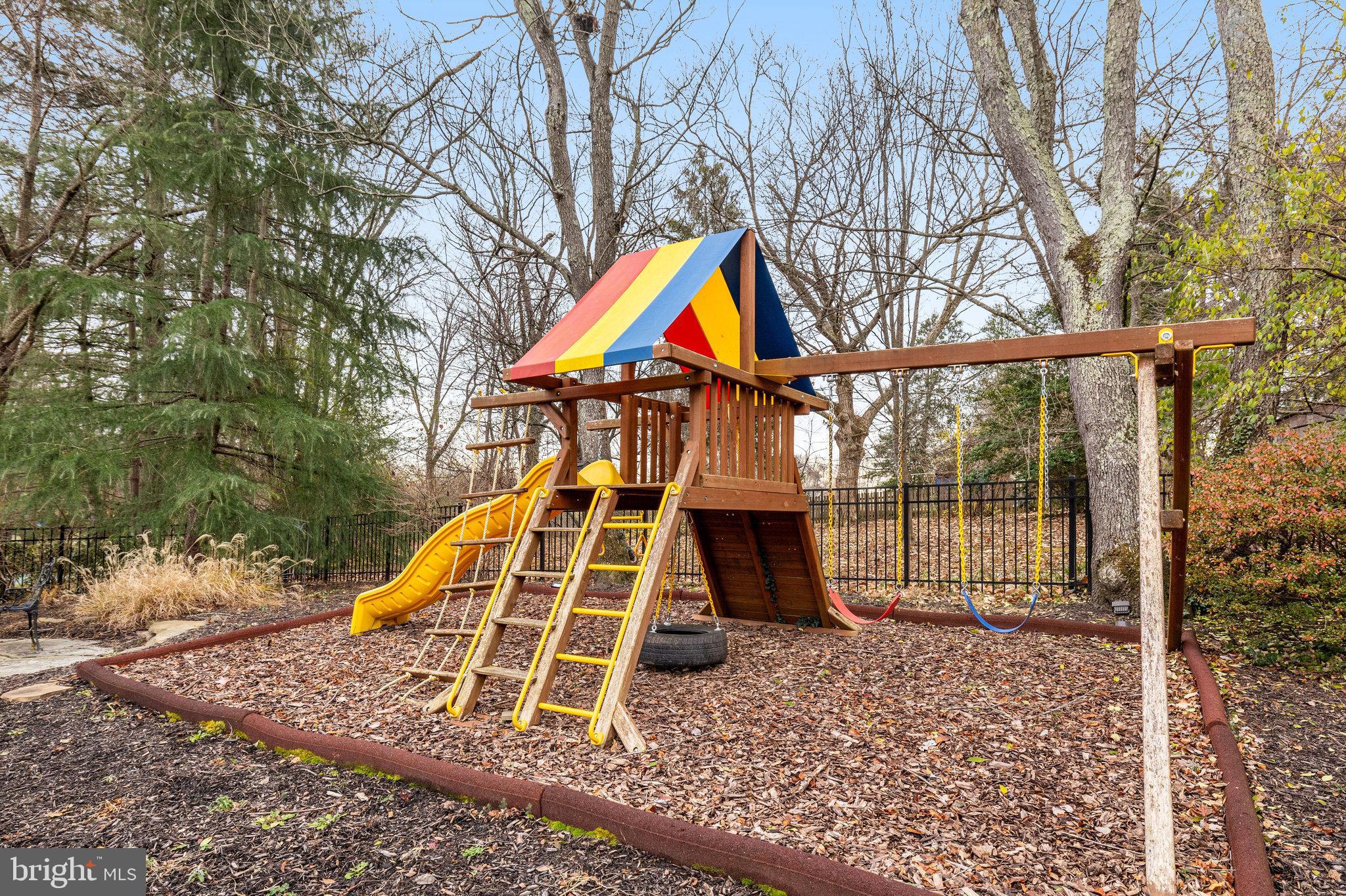 9425 LAKESIDE DRIVE