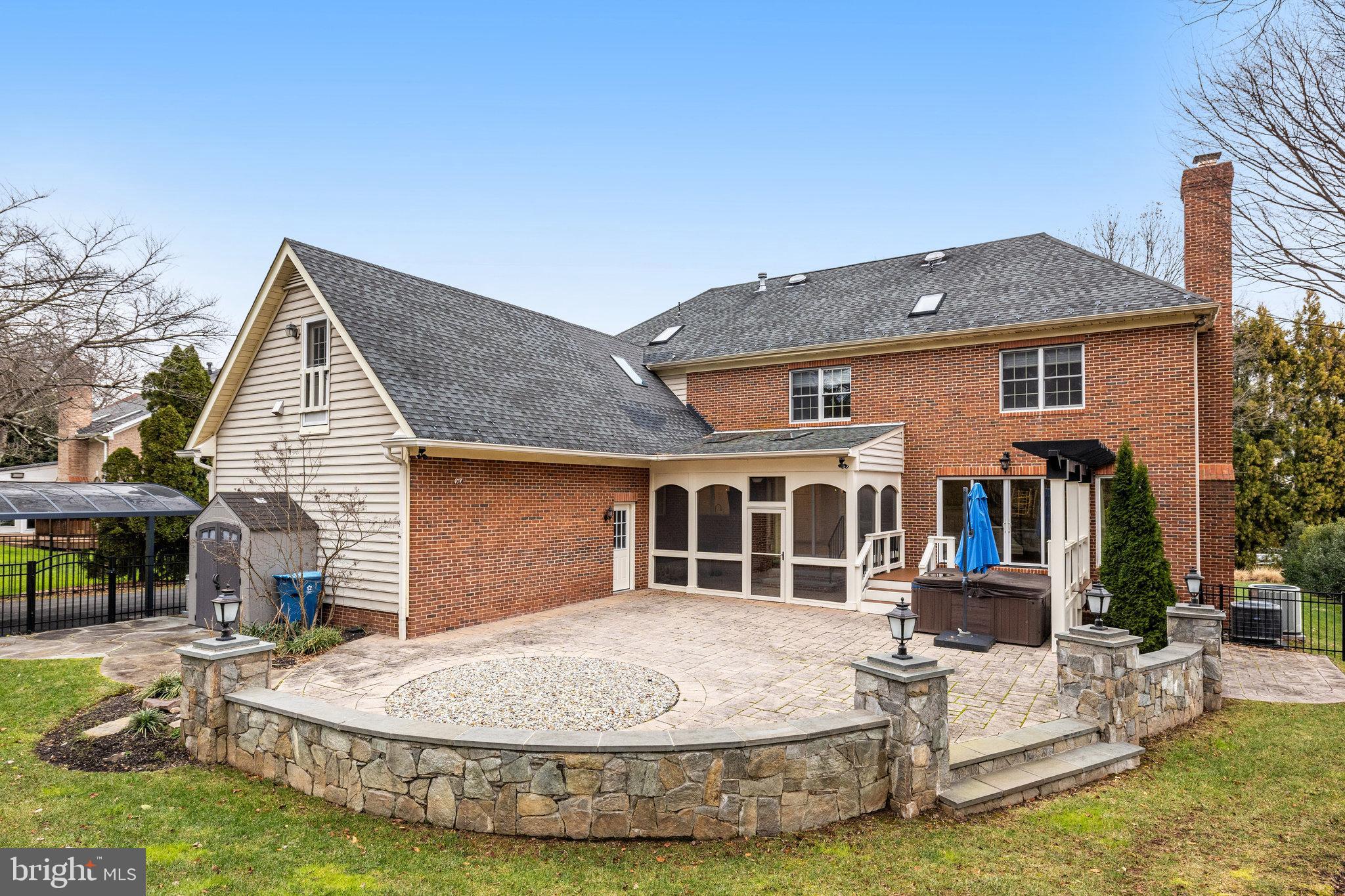 9425 LAKESIDE DRIVE