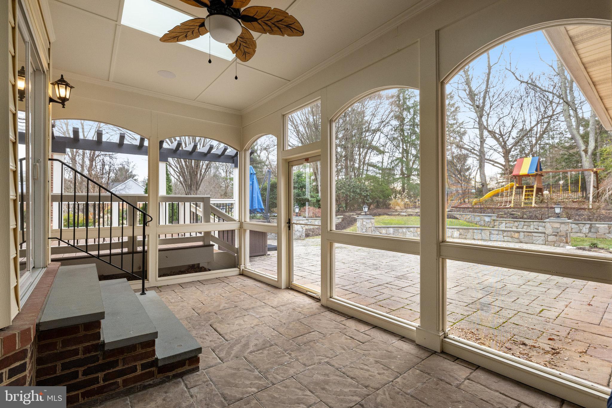 9425 LAKESIDE DRIVE