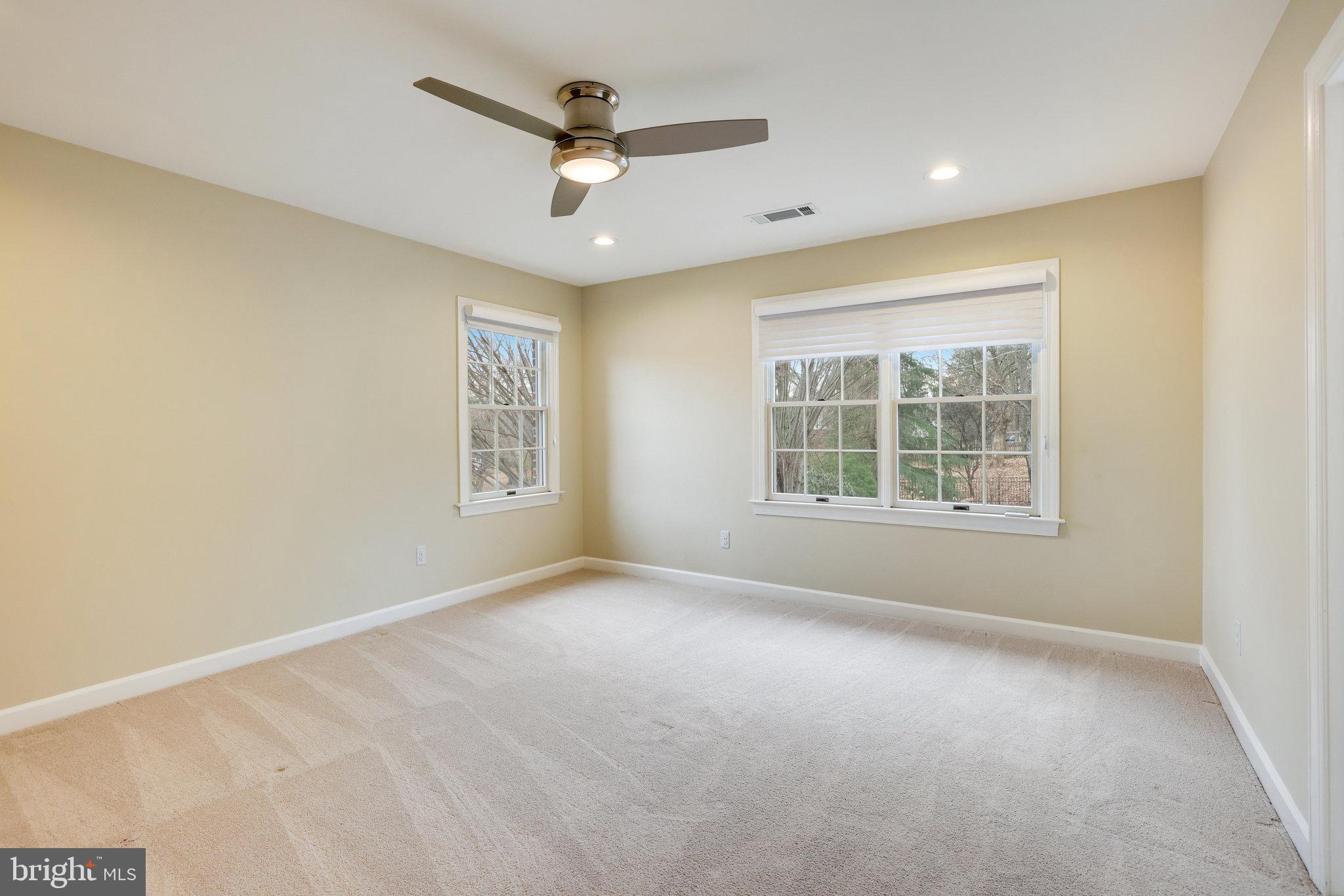 9425 LAKESIDE DRIVE