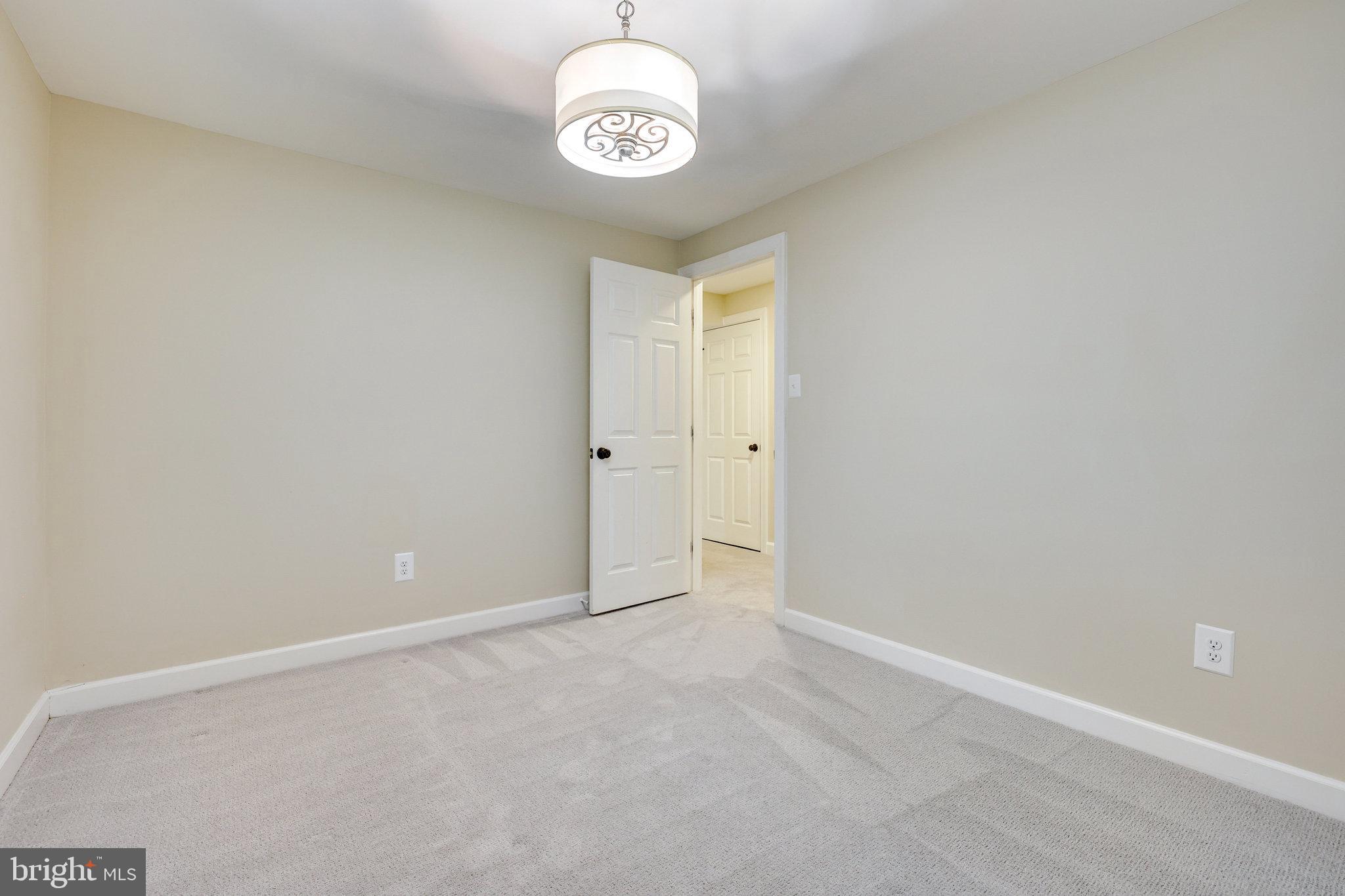 9425 LAKESIDE DRIVE