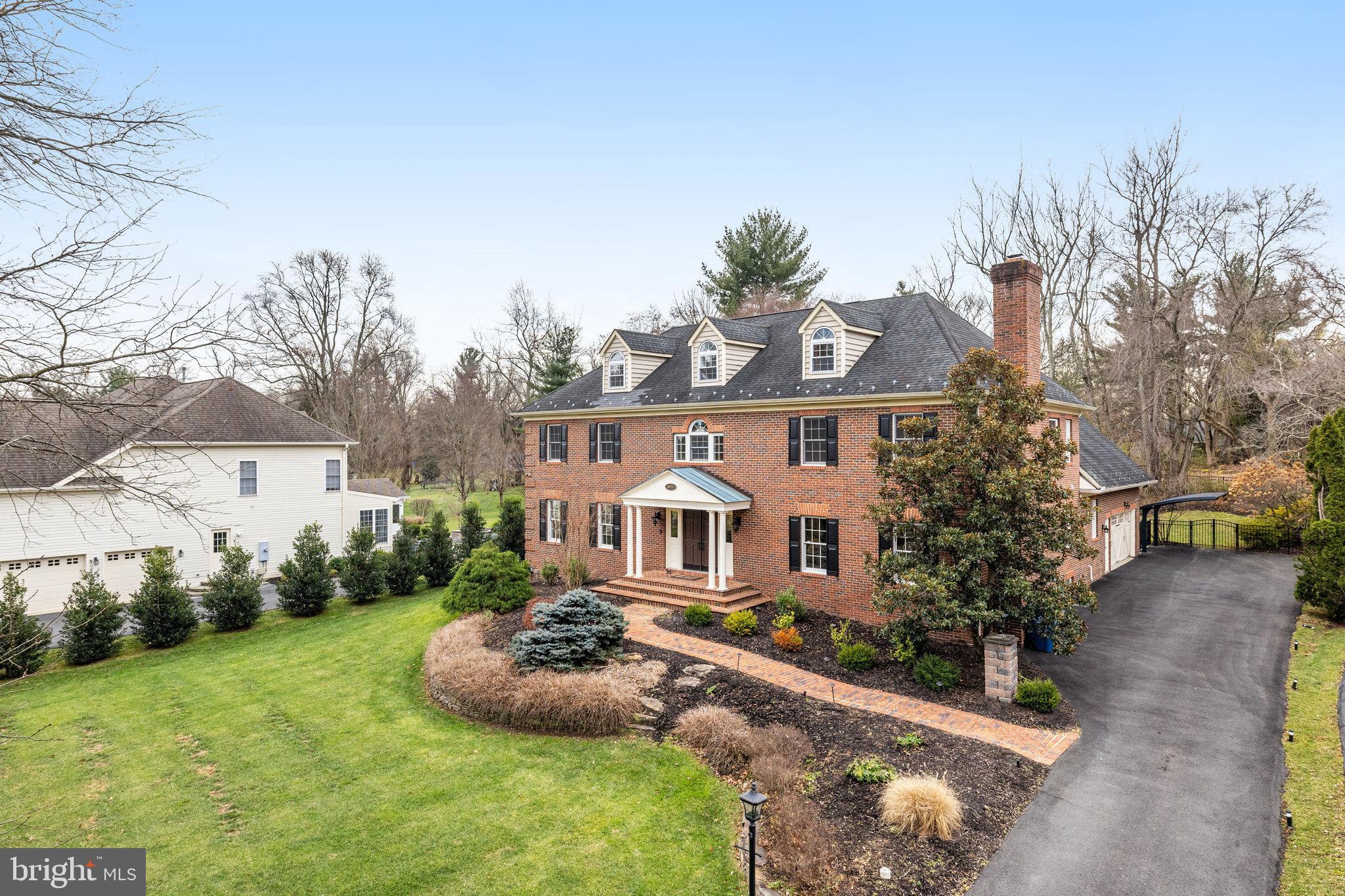 9425 LAKESIDE DRIVE