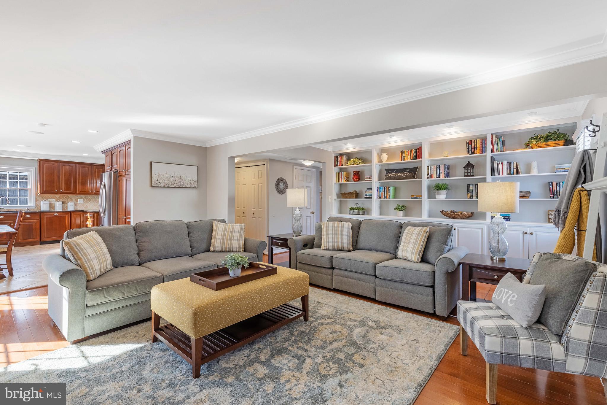 8621 NANLEE DRIVE