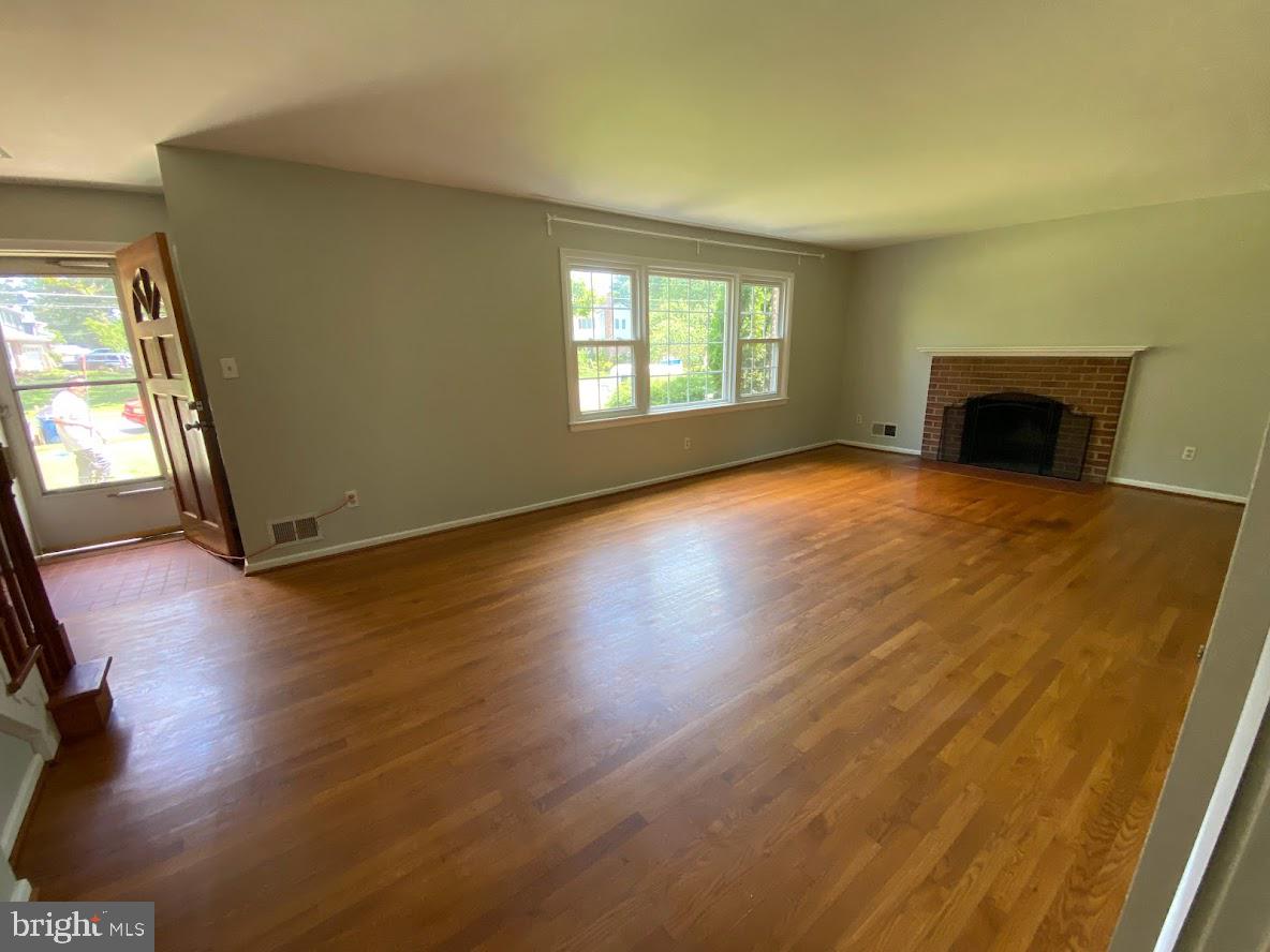 8318 ORANGE COURT