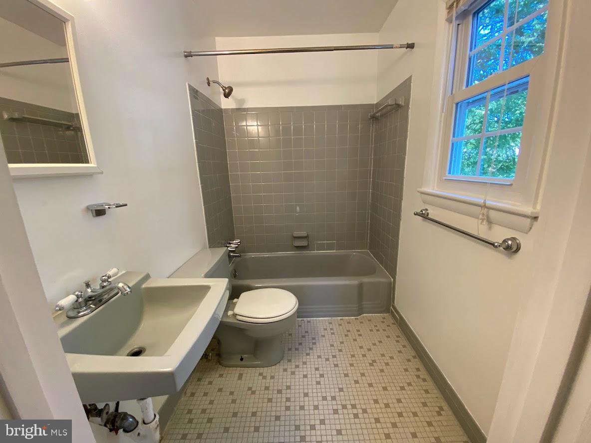 8318 ORANGE COURT