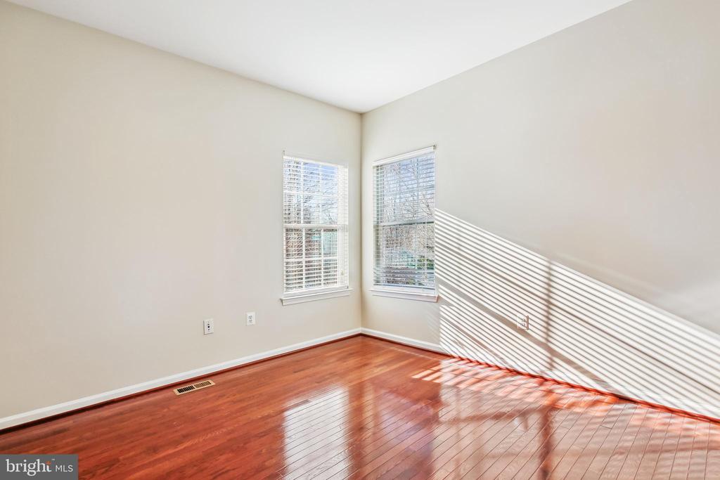 5005 HALLEY FARM COURT