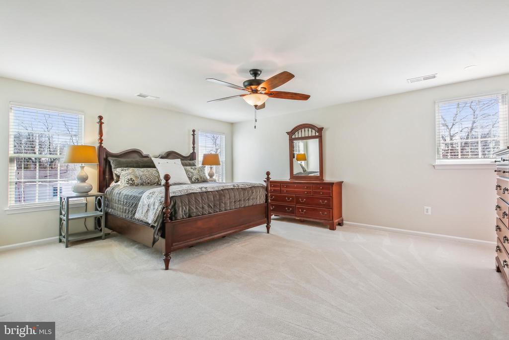 5005 HALLEY FARM COURT
