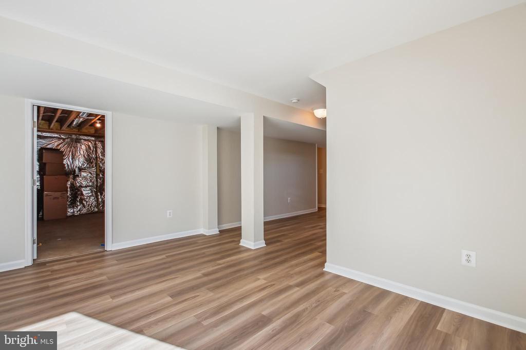 5005 HALLEY FARM COURT