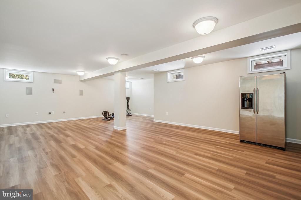 5005 HALLEY FARM COURT