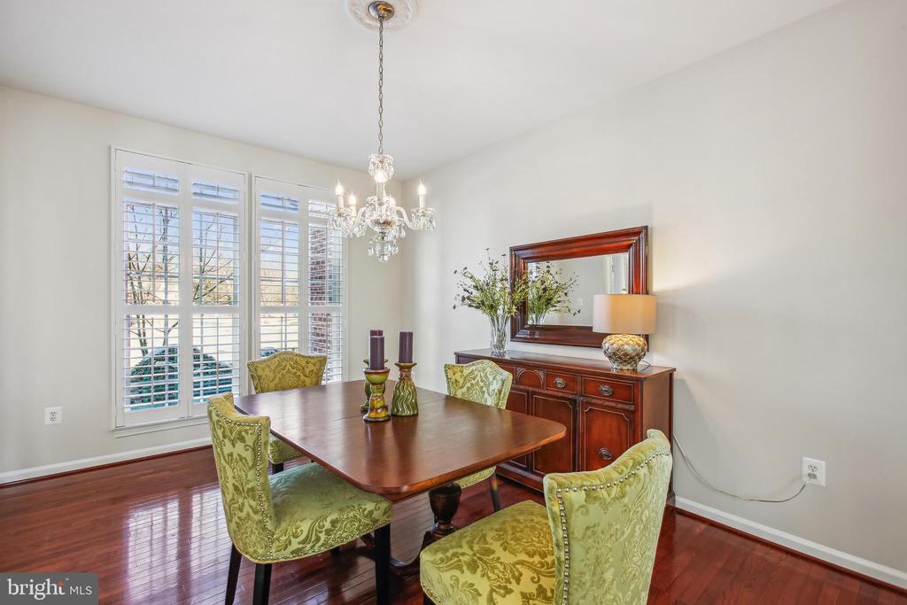 5005 HALLEY FARM COURT