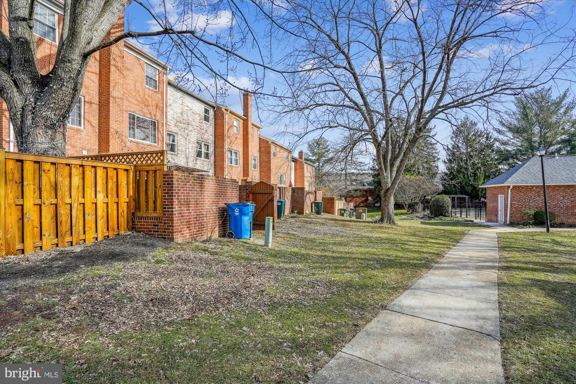 8131 LARKIN LANE