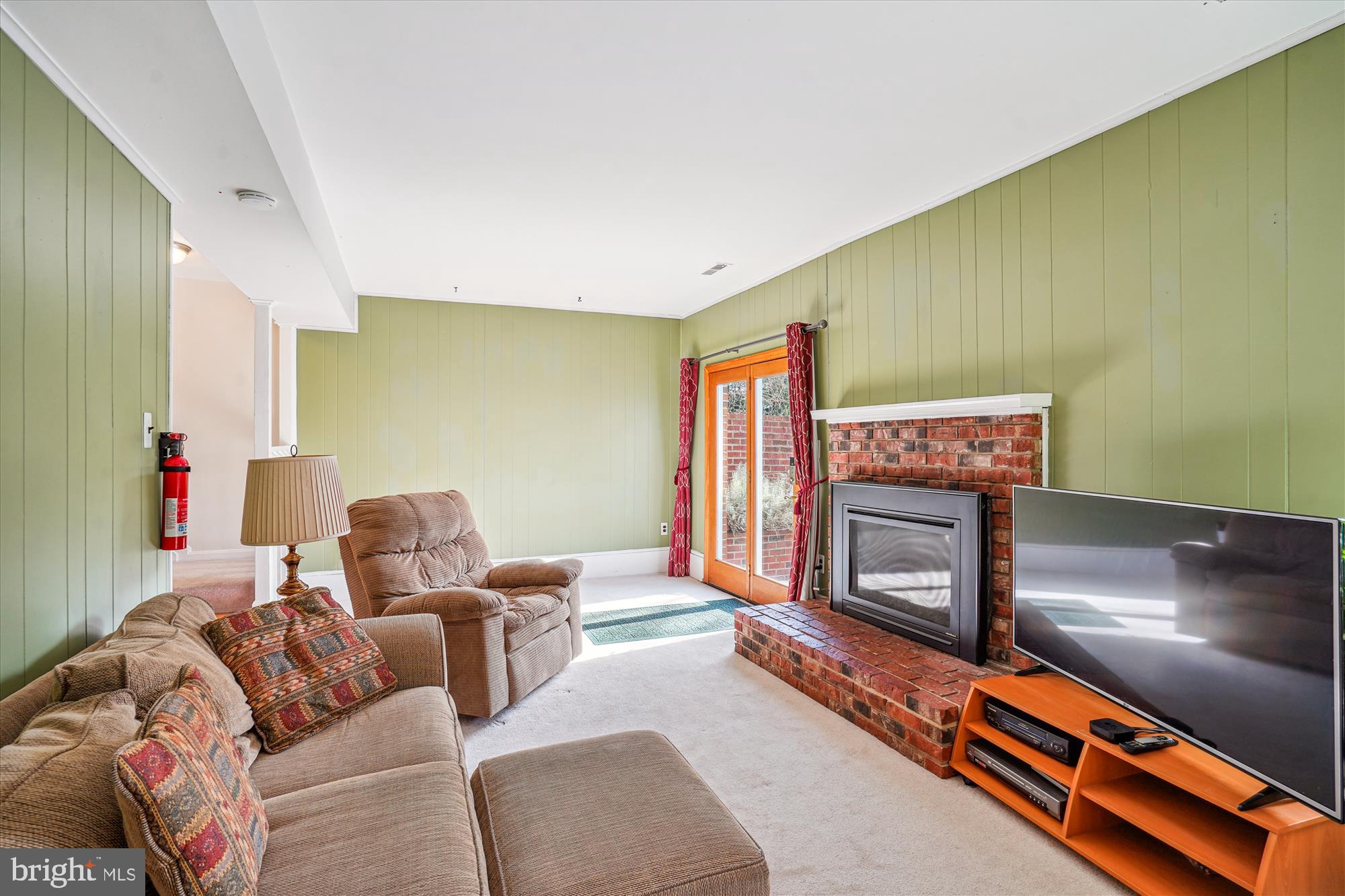 8131 LARKIN LANE