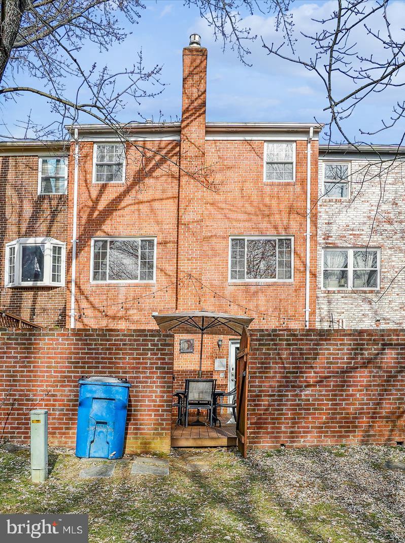 8131 LARKIN LANE