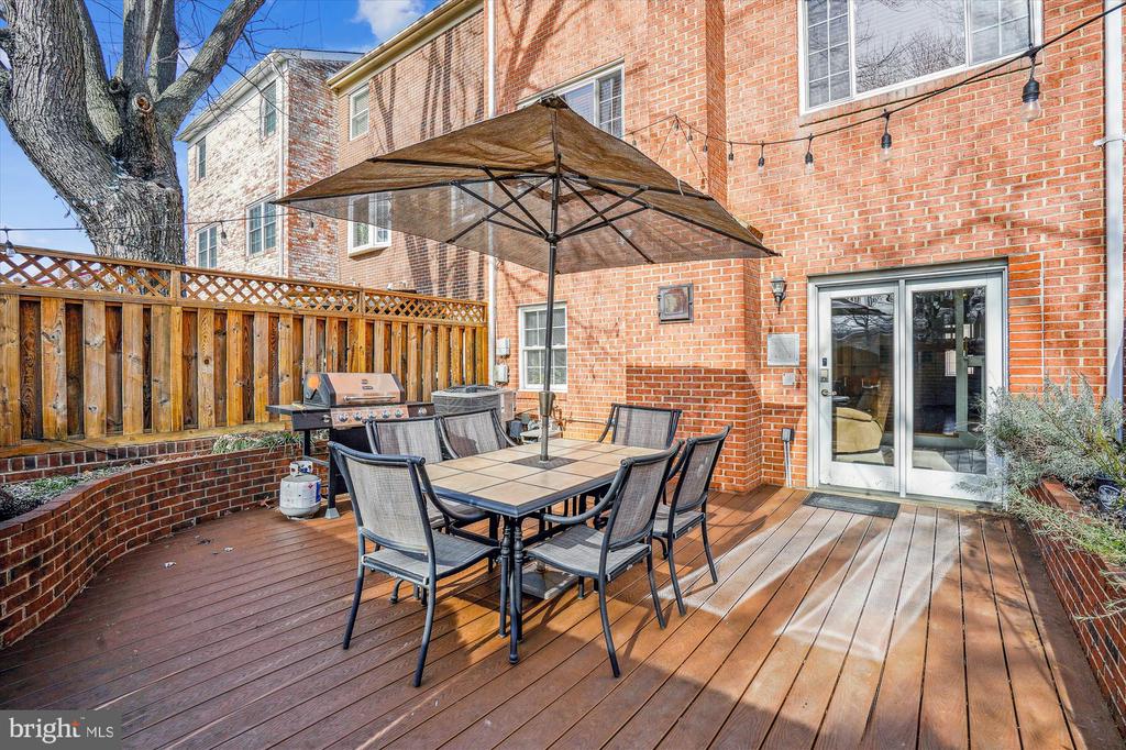 8131 LARKIN LANE