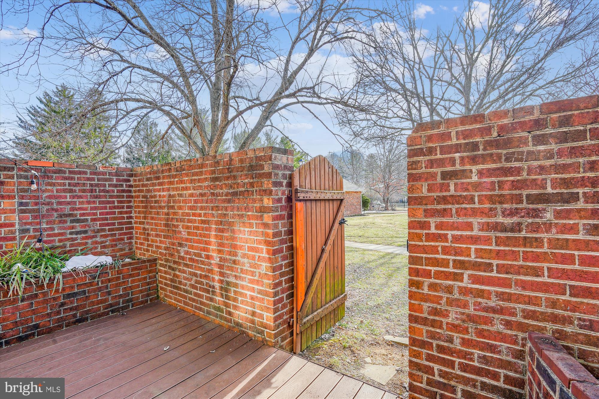 8131 LARKIN LANE