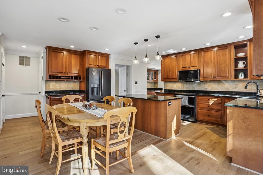 711 HUNTSMAN PLACE