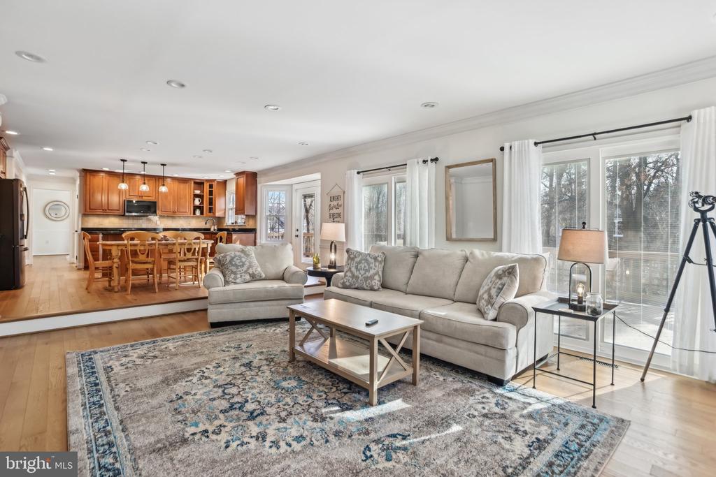 711 HUNTSMAN PLACE