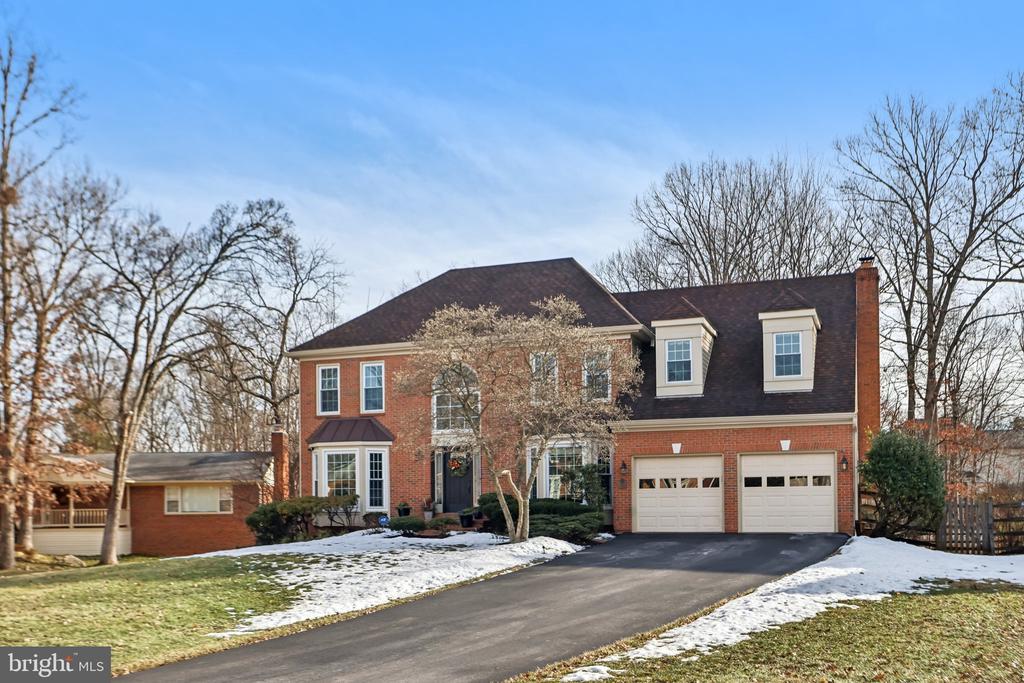711 HUNTSMAN PLACE
