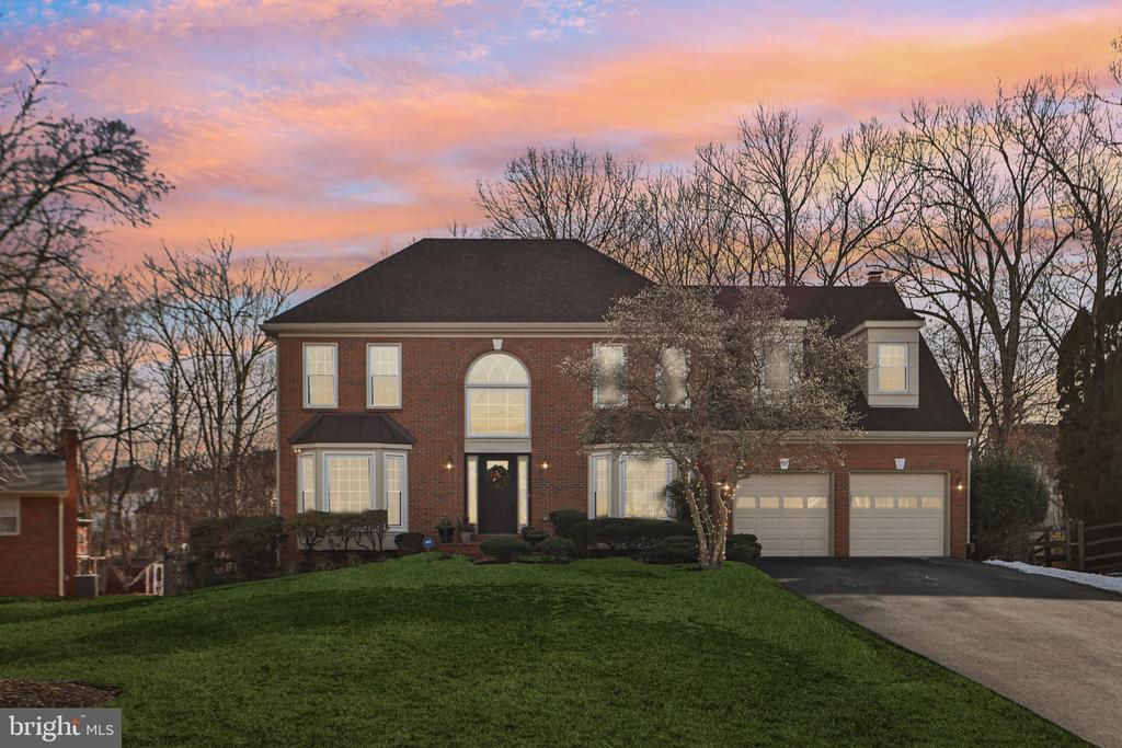 711 HUNTSMAN PLACE