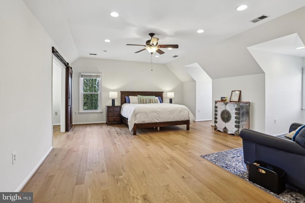 711 HUNTSMAN PLACE