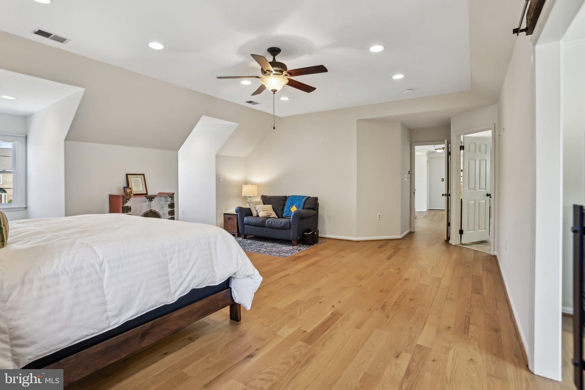 711 HUNTSMAN PLACE