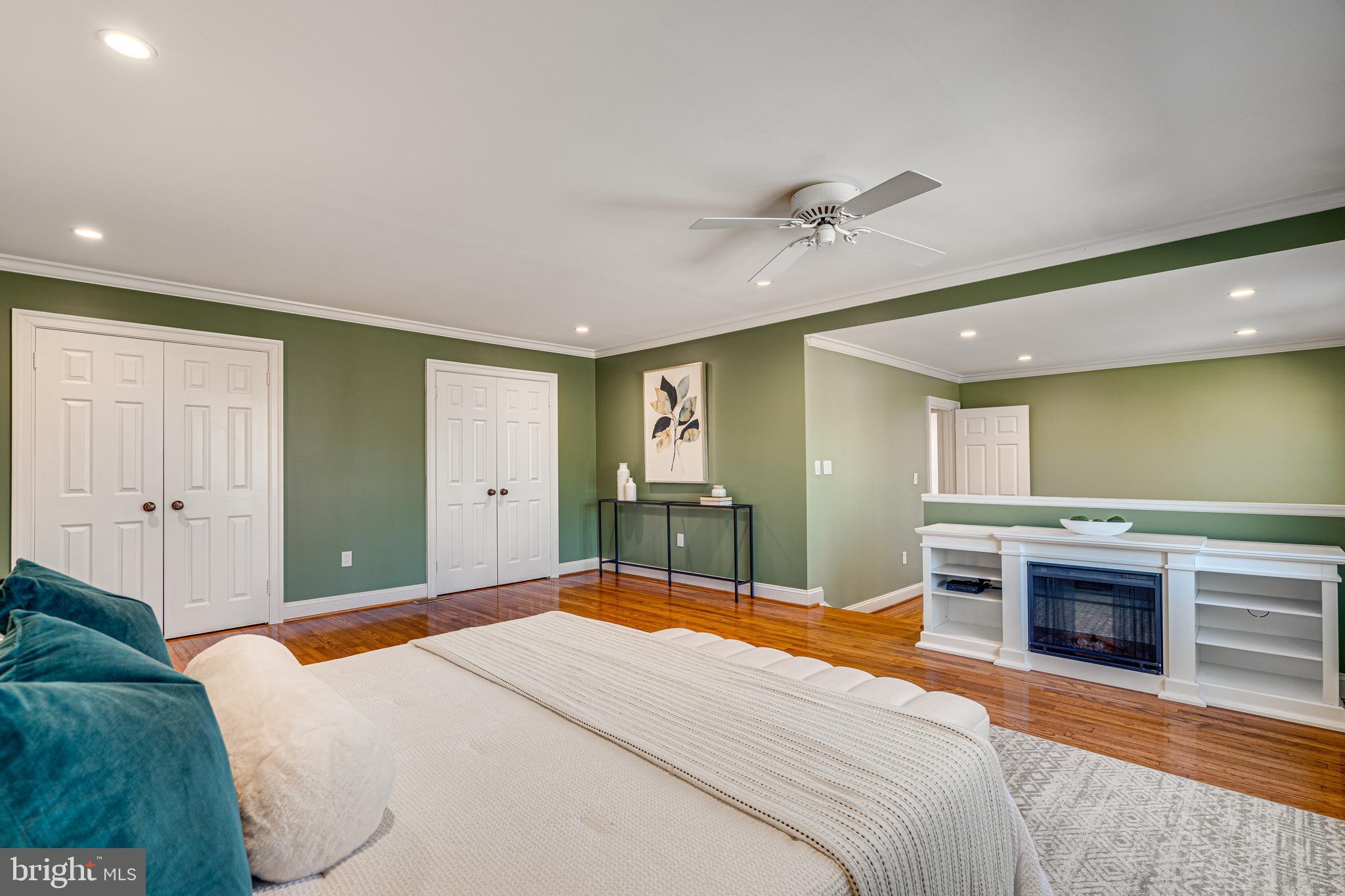 1819 ABBEY OAK DRIVE