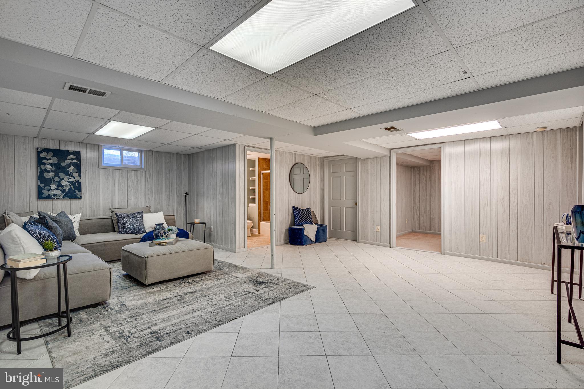 1819 ABBEY OAK DRIVE
