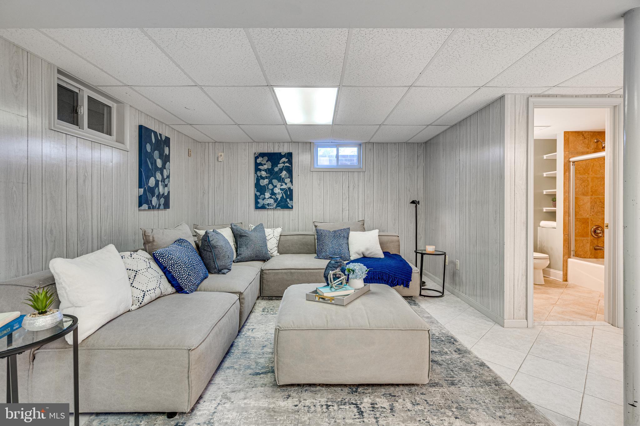1819 ABBEY OAK DRIVE
