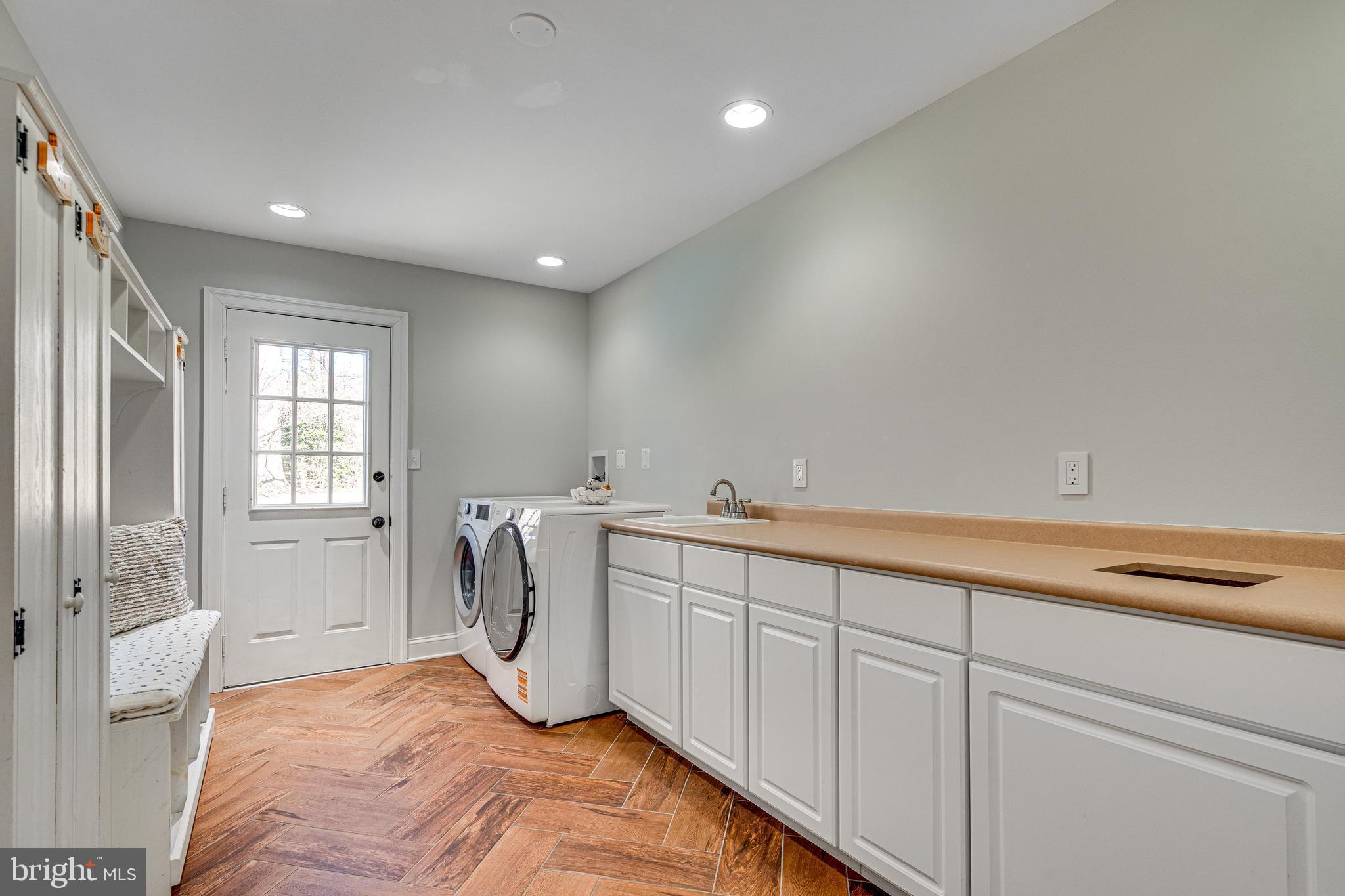 1819 ABBEY OAK DRIVE