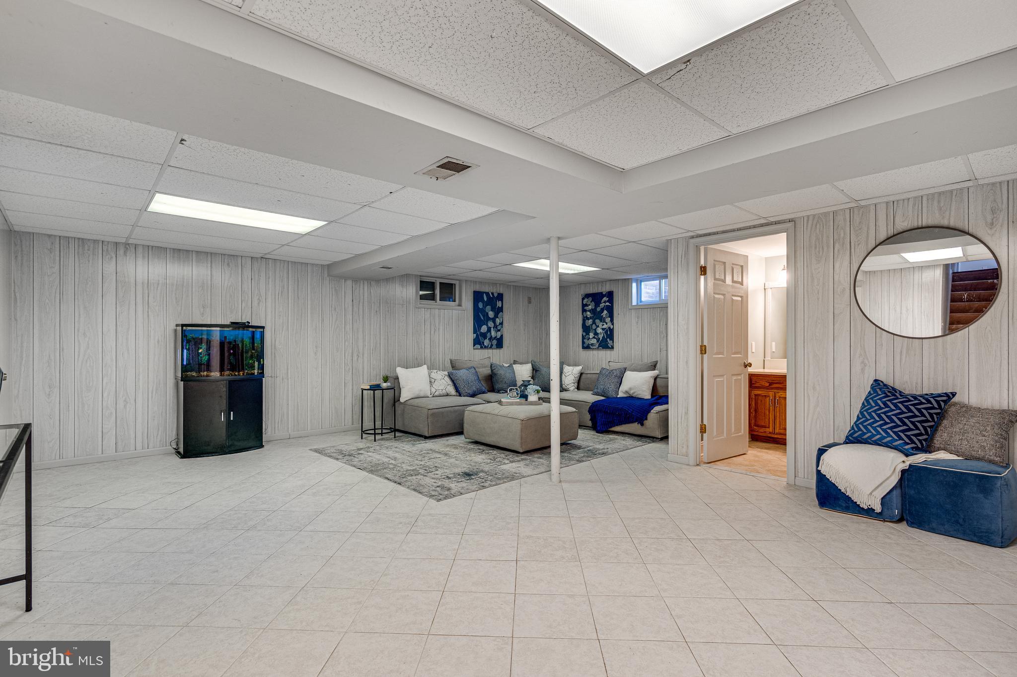 1819 ABBEY OAK DRIVE