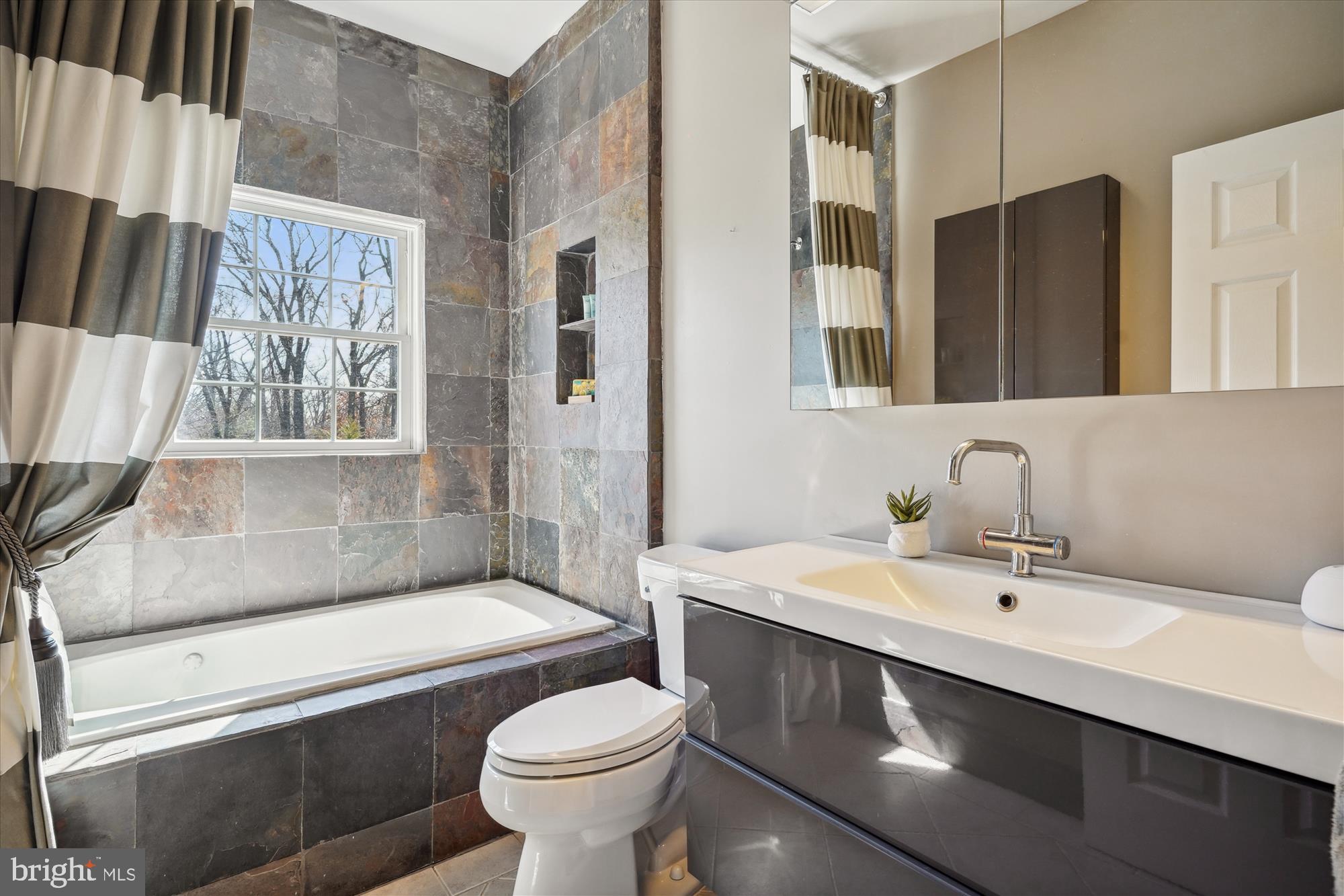 1212 SHENANDOAH ROAD